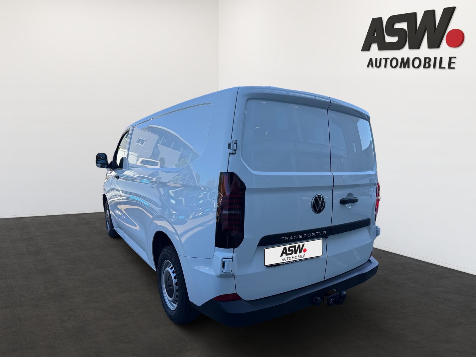 Fahrzeugabbildung Volkswagen T7 Transporter Kasten 2.0 TDI KR L1H1