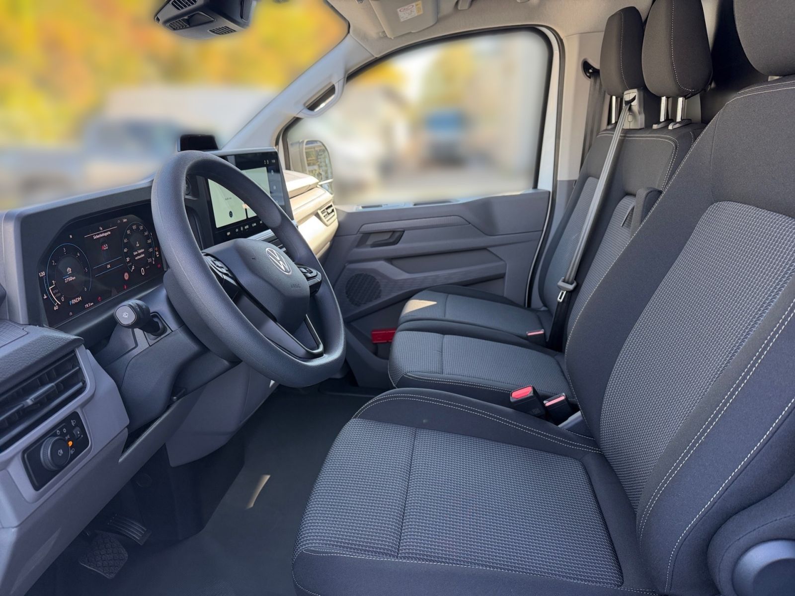 Fahrzeugabbildung Volkswagen T7 Transporter Kasten 2.0 TDI KR L1H1