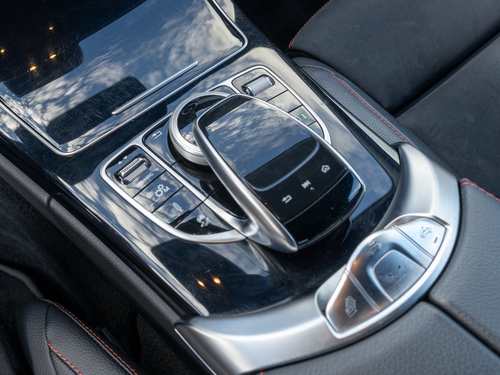 Fahrzeugabbildung Mercedes-Benz C43 AMG Cabriolet 4MATIC Multibeam Navi RFK SHZ