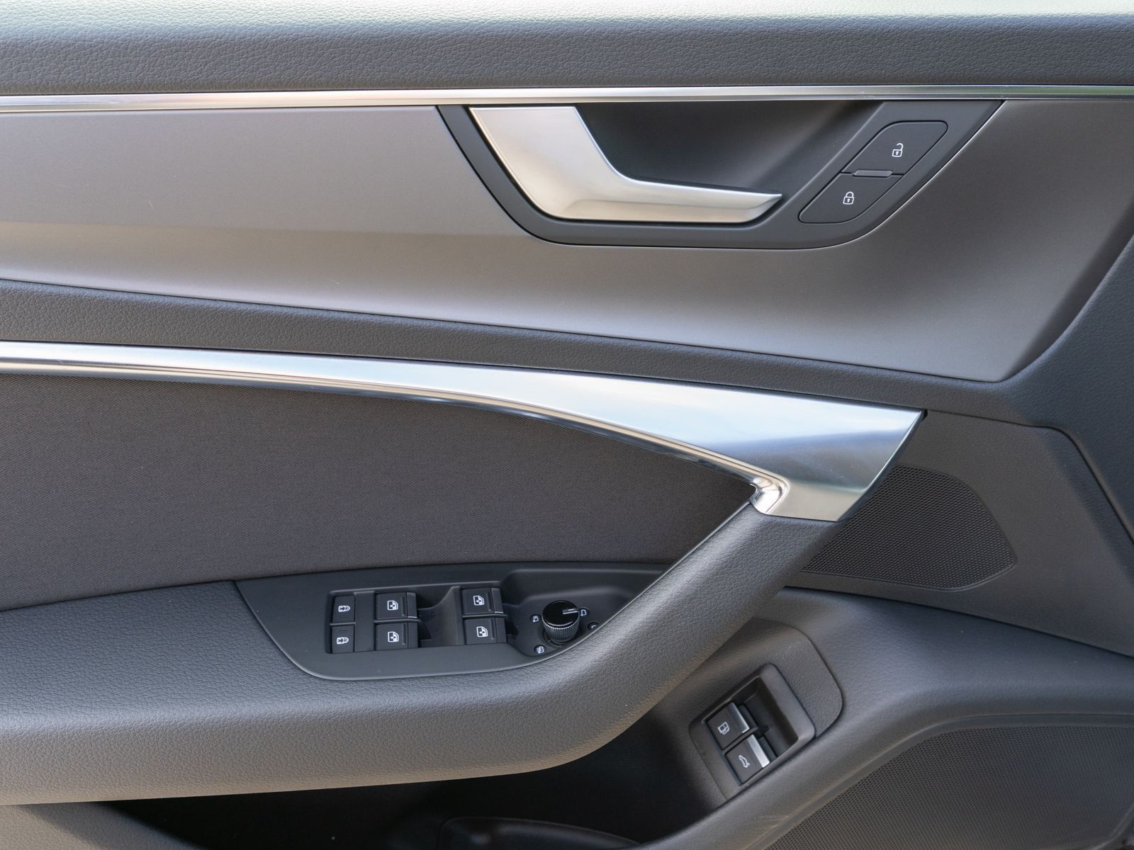 Fahrzeugabbildung Audi A6 Avant 50TFSI e quattro NAVI LED RFK AHK VC