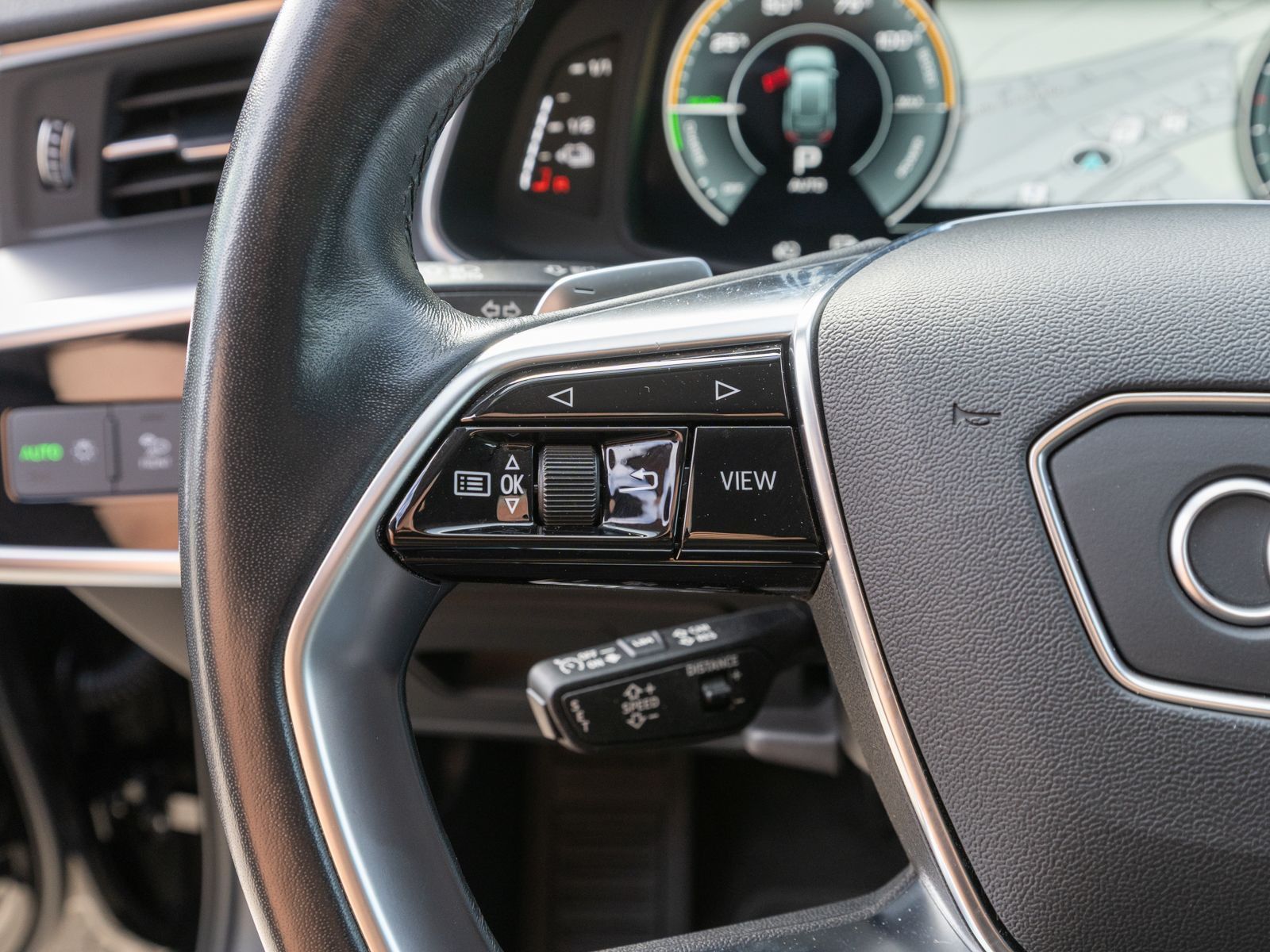 Fahrzeugabbildung Audi A6 Avant 50TFSI e quattro NAVI LED RFK AHK VC
