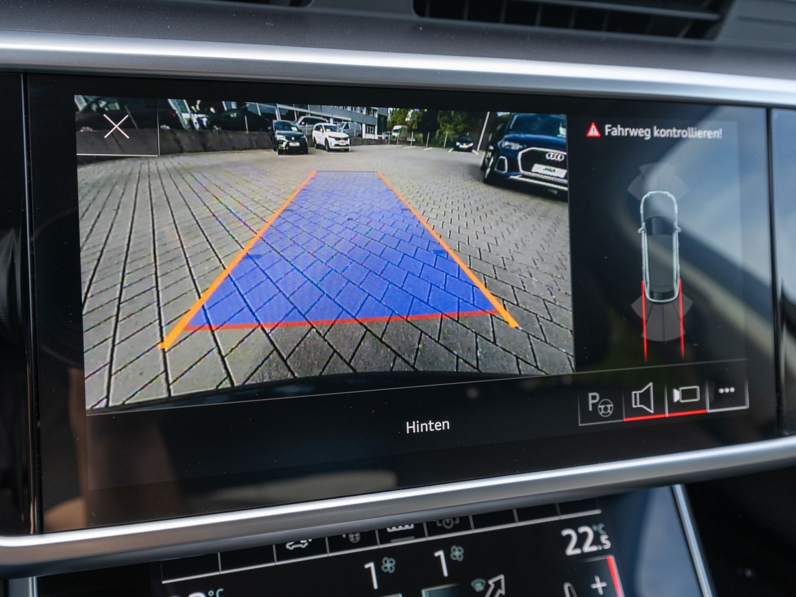 Fahrzeugabbildung Audi A6 Avant 50TFSI e quattro NAVI LED RFK AHK VC