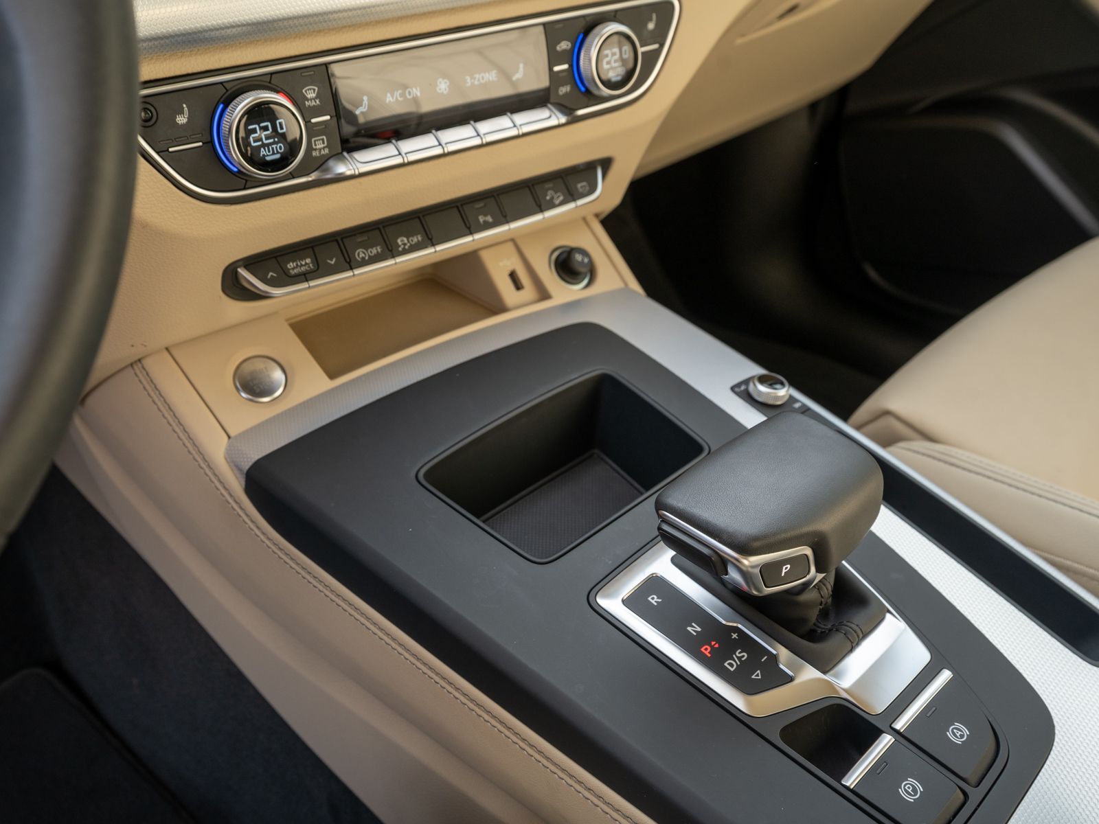 Fahrzeugabbildung Audi Q5 Sportback S line 40TFSI quattro NAVI HUD RFK