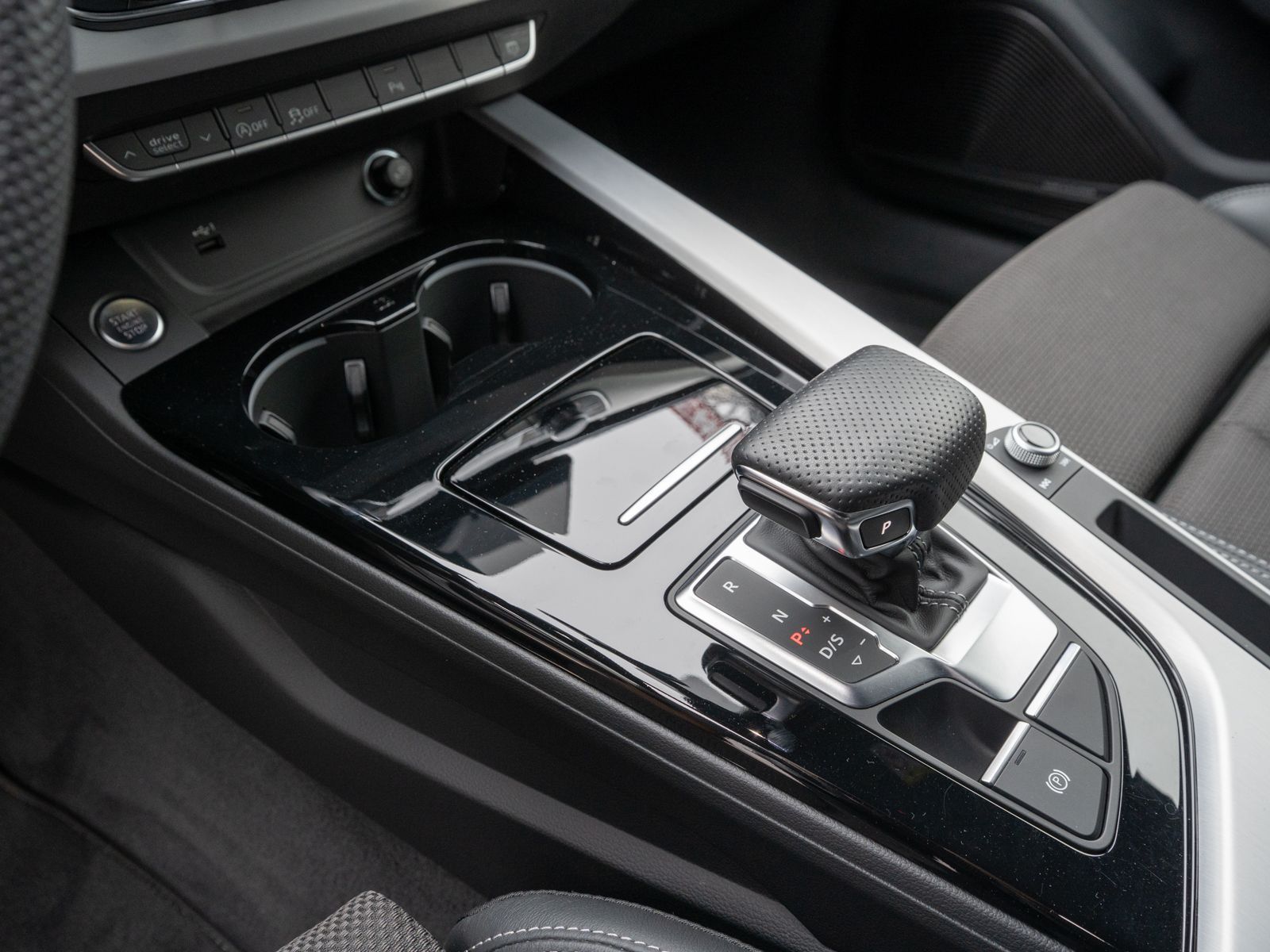Fahrzeugabbildung Audi A4 Avant S line 40TDI NAVI MATRIX B&O PDC SHZ VC