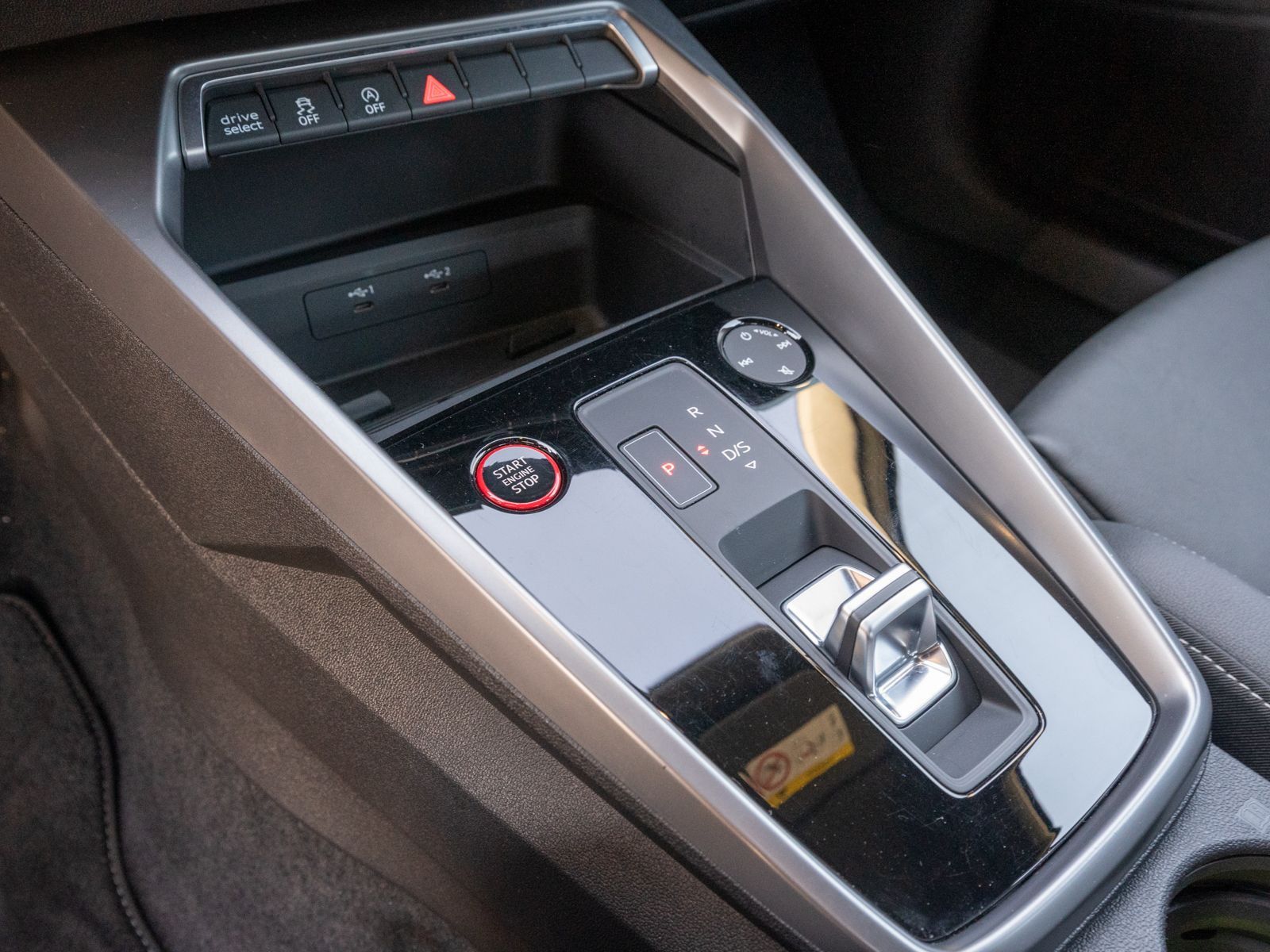 Fahrzeugabbildung Audi S3 Sportback 2.0TFSI quattro NAVI LED GRA SHZ VC