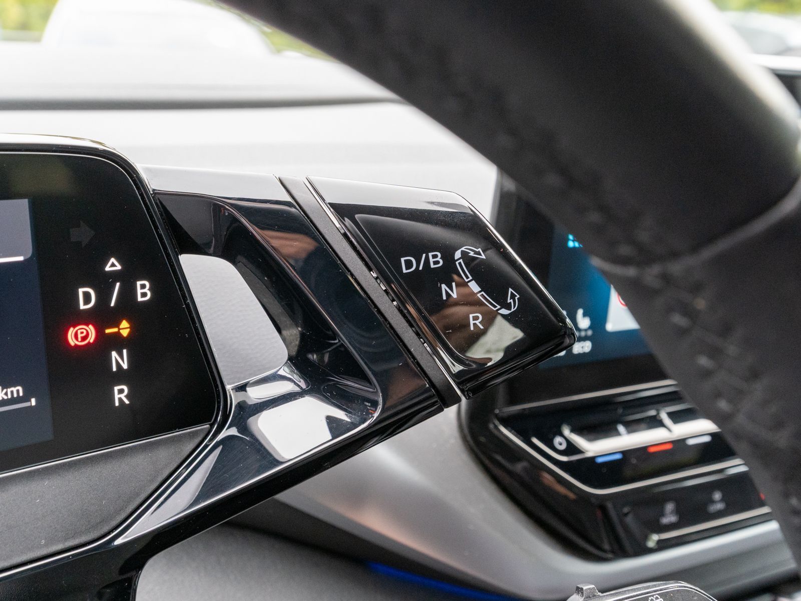 Fahrzeugabbildung Volkswagen ID.4 Pro 4 MOTION LED Navi AHK WÄPU RFK ACC SHZ