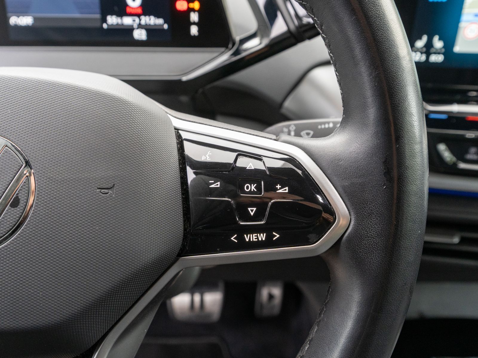 Fahrzeugabbildung Volkswagen ID.4 Pro 4 MOTION LED Navi AHK WÄPU RFK ACC SHZ