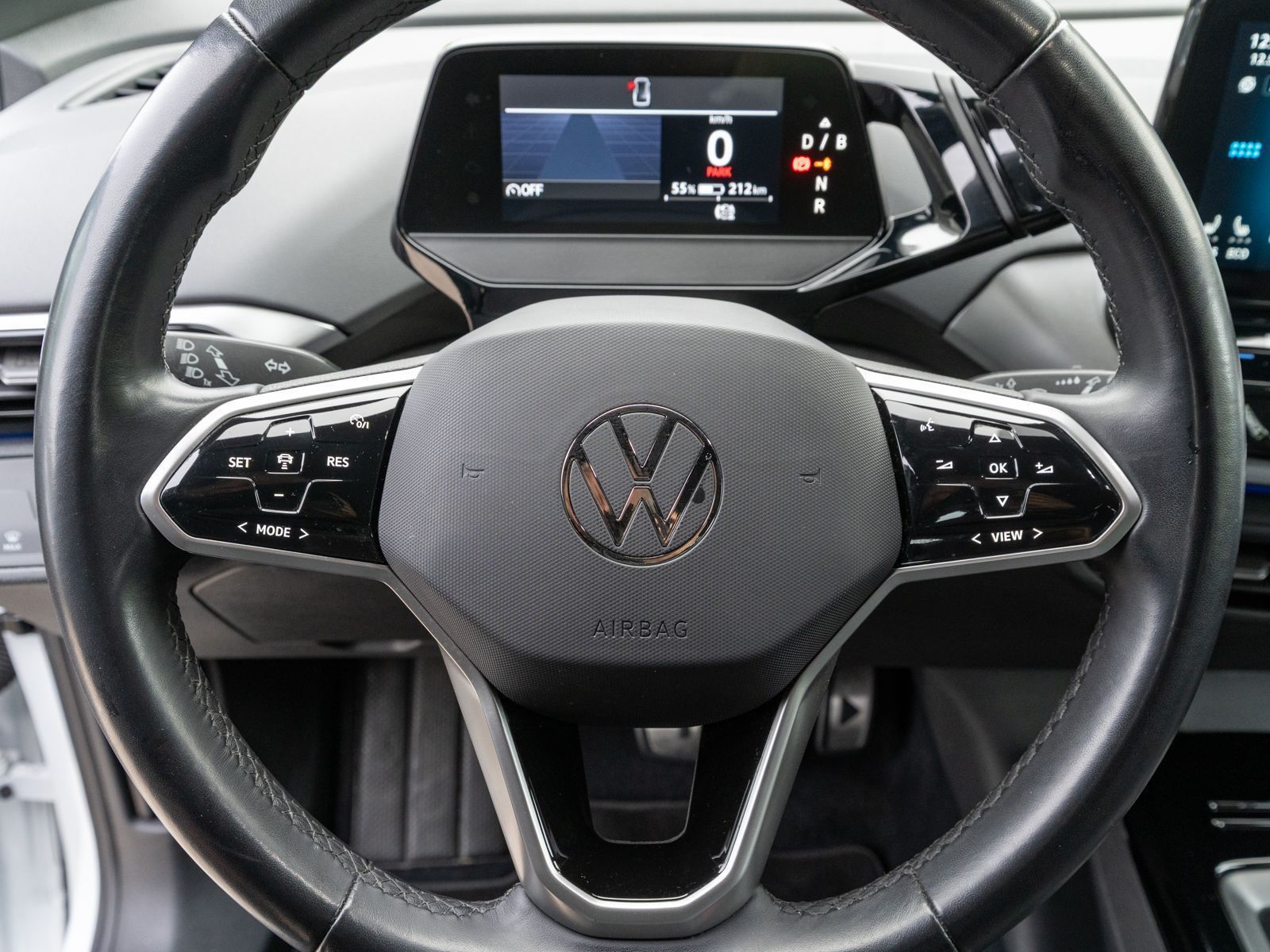 Fahrzeugabbildung Volkswagen ID.4 Pro 4 MOTION LED Navi AHK WÄPU RFK ACC SHZ
