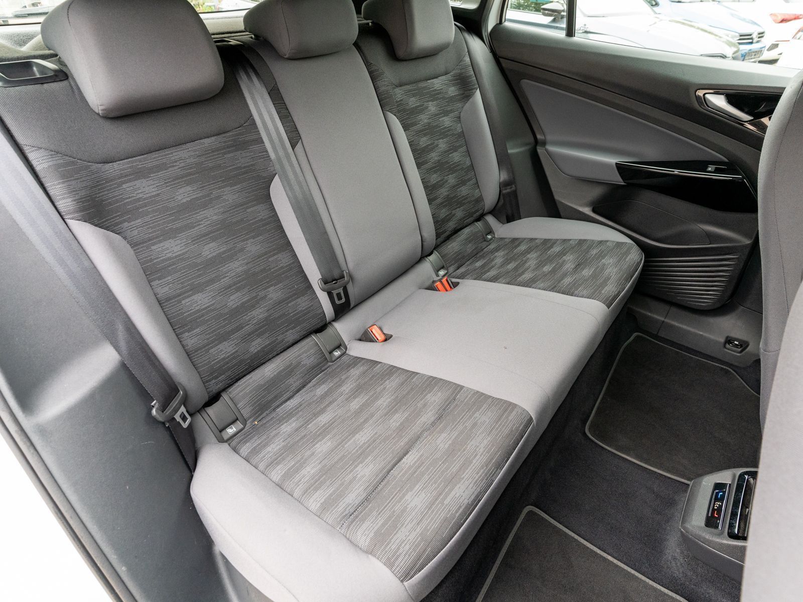 Fahrzeugabbildung Volkswagen ID.4 Pro 4 MOTION LED Navi AHK WÄPU RFK ACC SHZ
