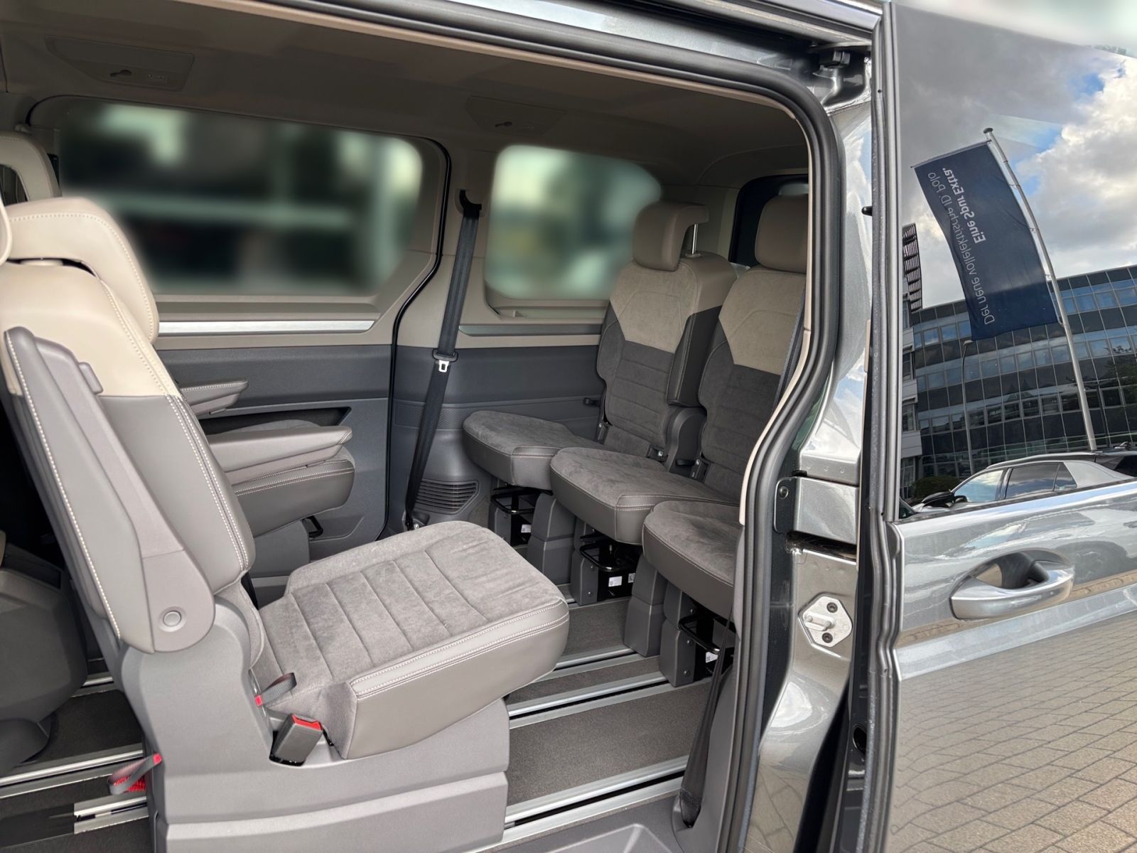 Fahrzeugabbildung Volkswagen Multivan Life 2,0 l 150PS TDI DSG LED ACC 360°