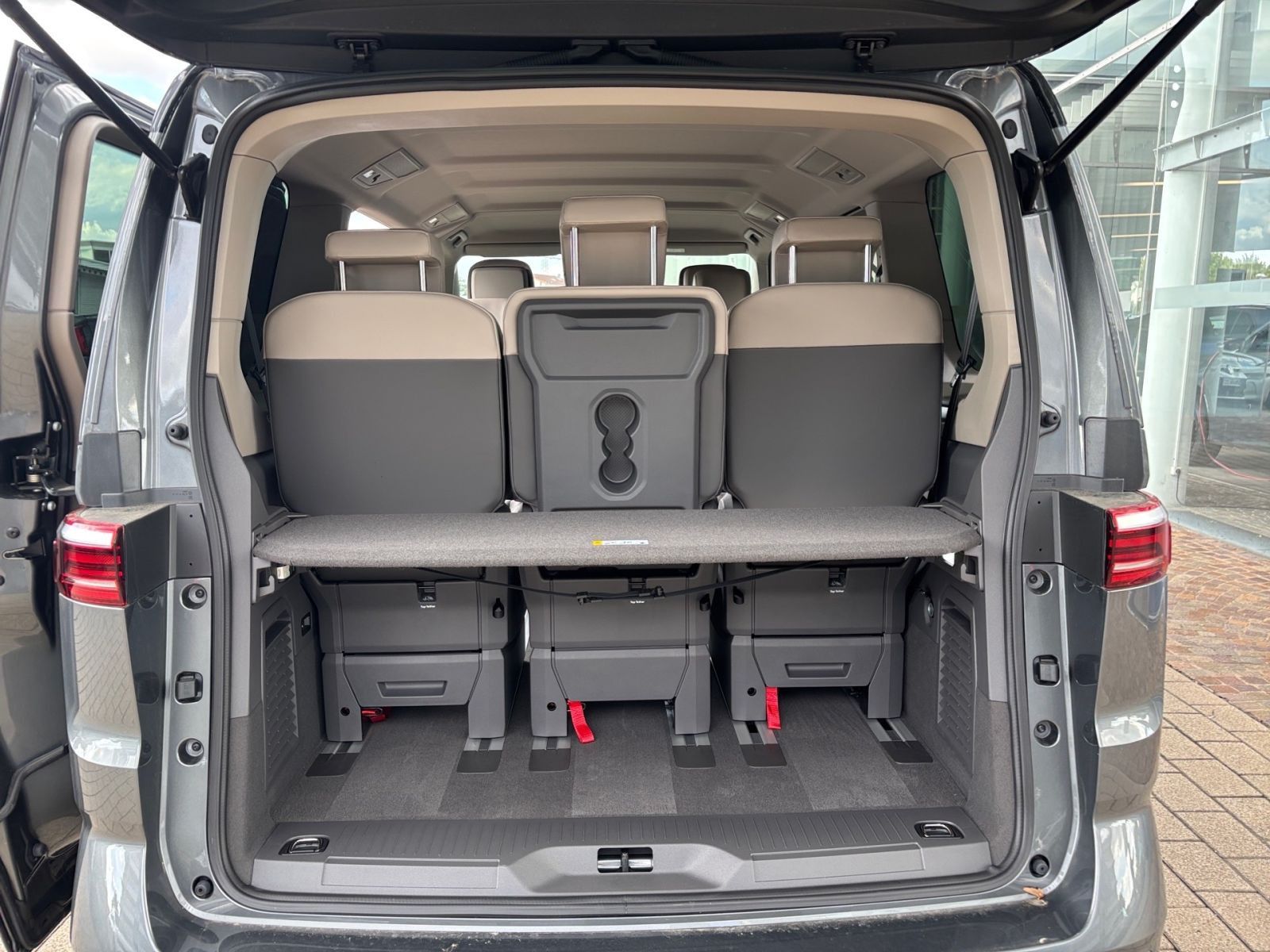 Fahrzeugabbildung Volkswagen Multivan Life 2,0 l 150PS TDI DSG LED ACC 360°