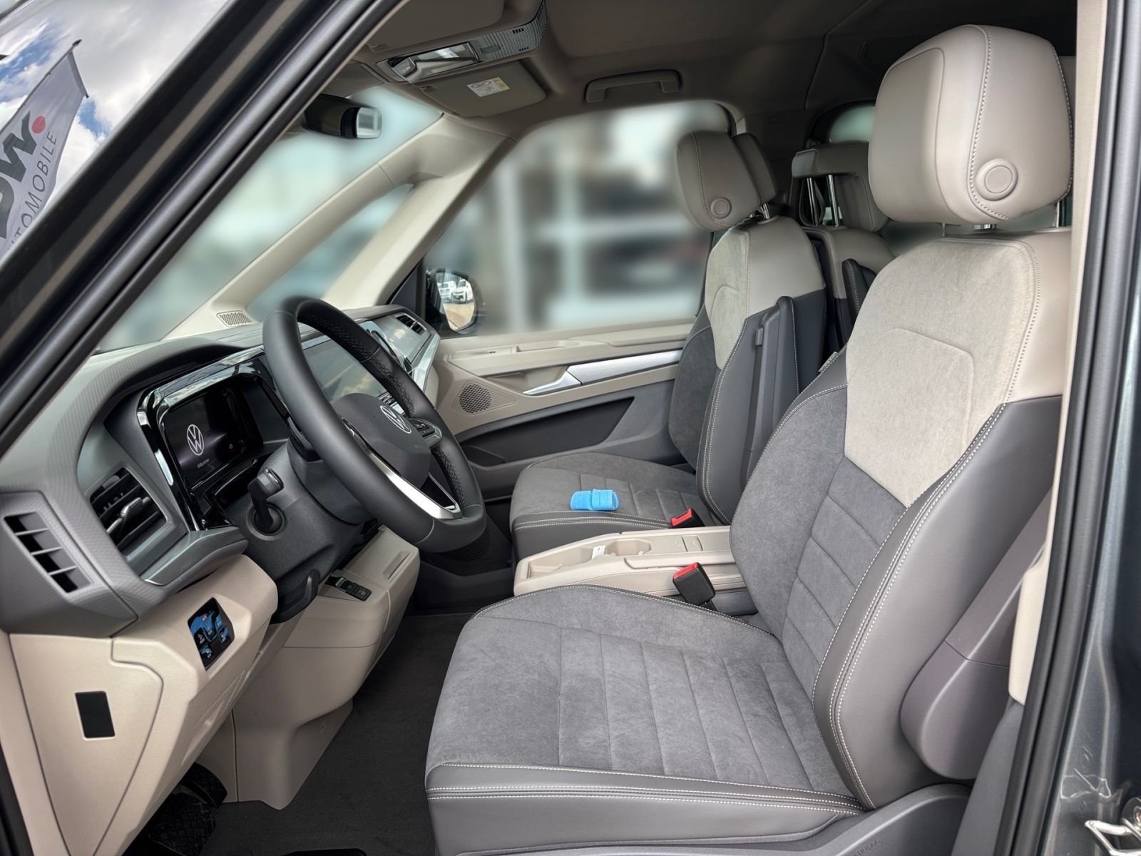 Fahrzeugabbildung Volkswagen Multivan Life 2,0 l 150PS TDI DSG LED ACC 360°