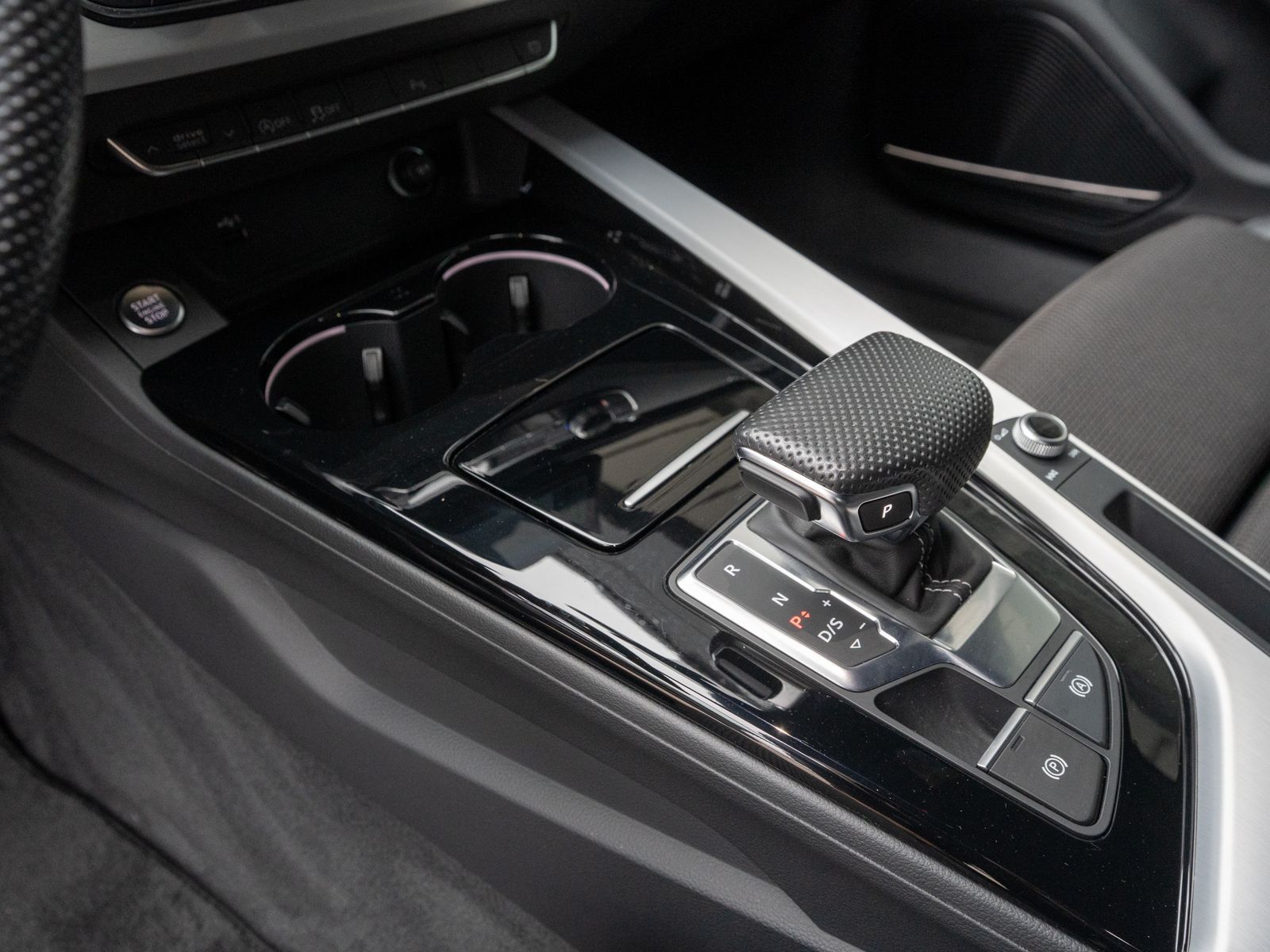 Fahrzeugabbildung Audi A4 Avant S line 45TFSI quatt NAVI MATRIX ACC B&O