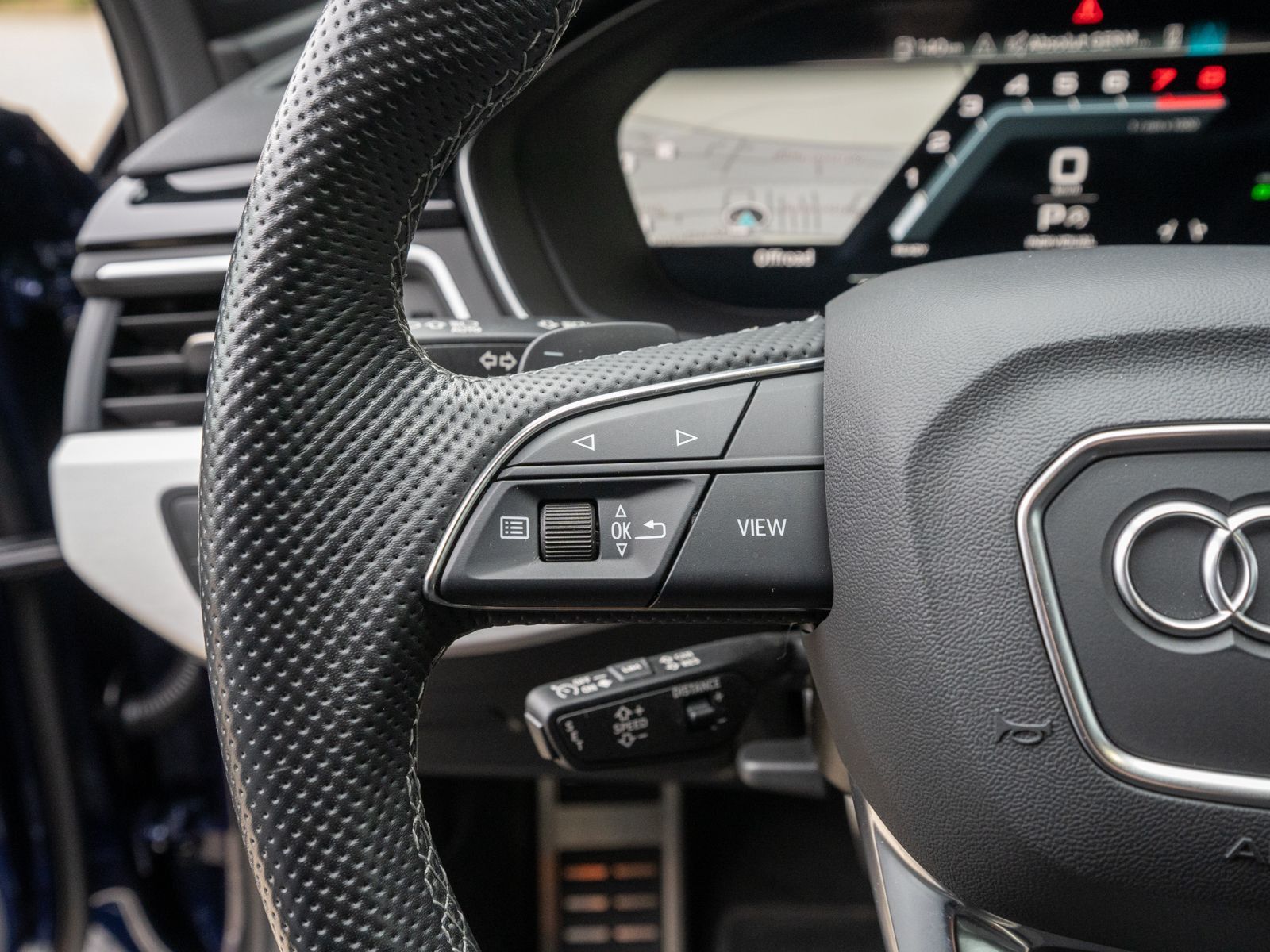 Fahrzeugabbildung Audi A4 Avant S line 45TFSI quatt NAVI MATRIX ACC B&O