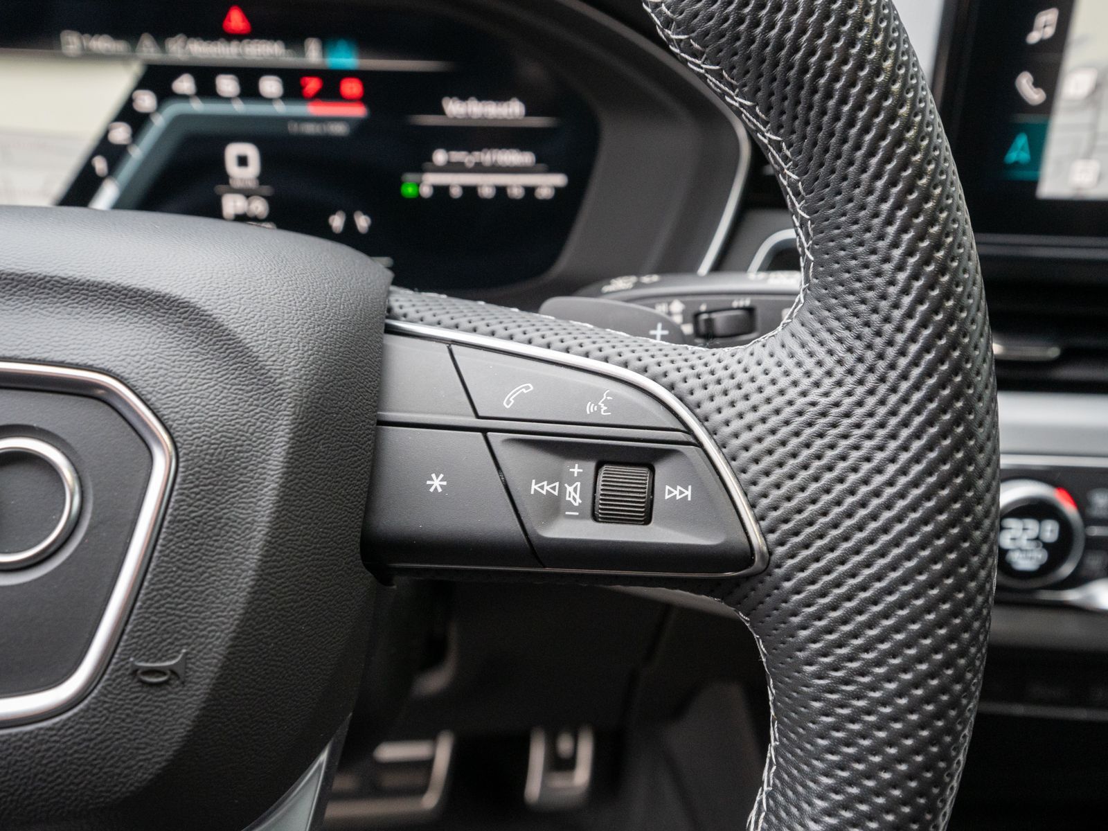 Fahrzeugabbildung Audi A4 Avant S line 45TFSI quatt NAVI MATRIX ACC B&O