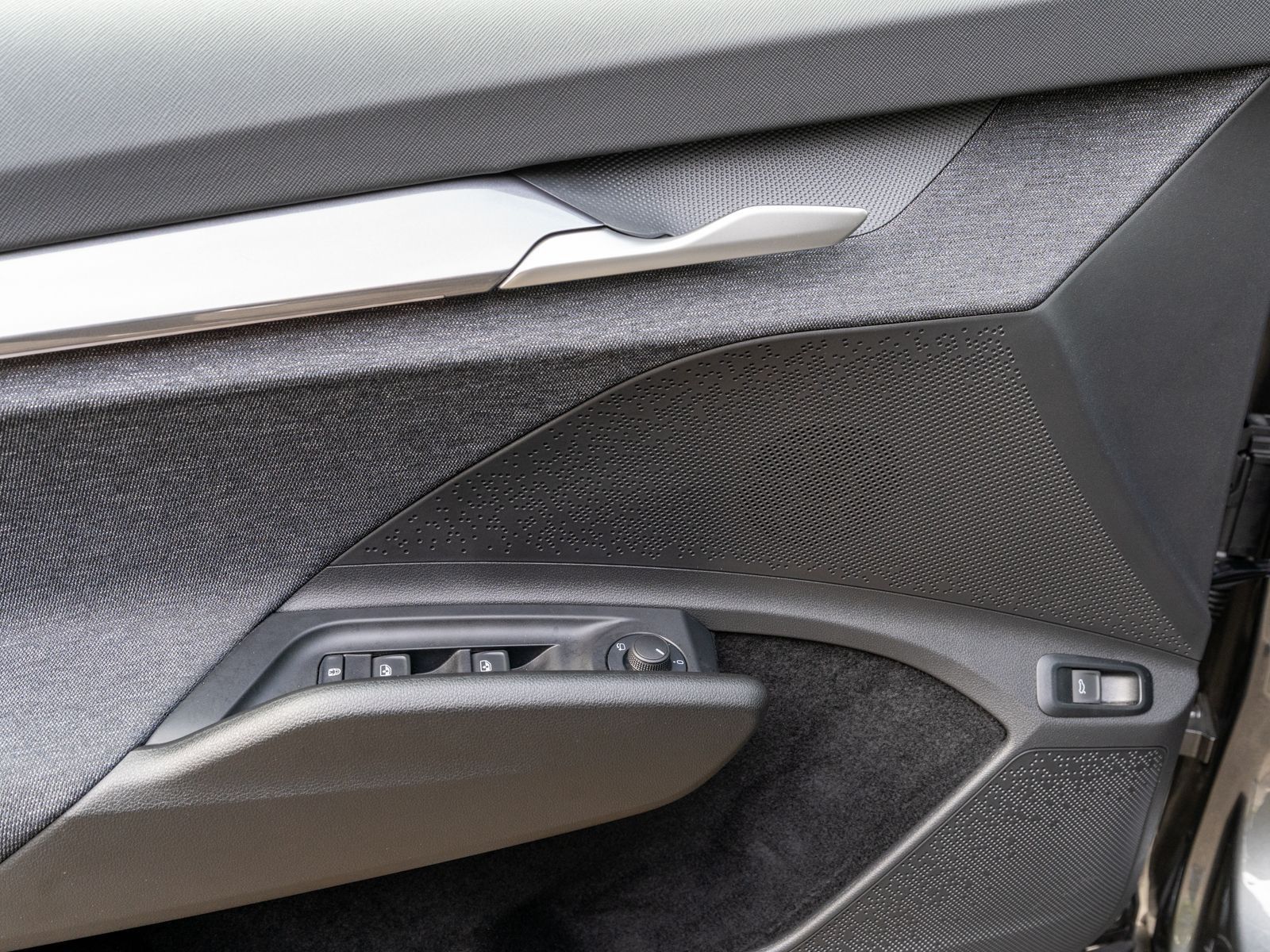 Fahrzeugabbildung SKODA Elroq Loft electric LED Navi WÄPU AHK RFK SHZ