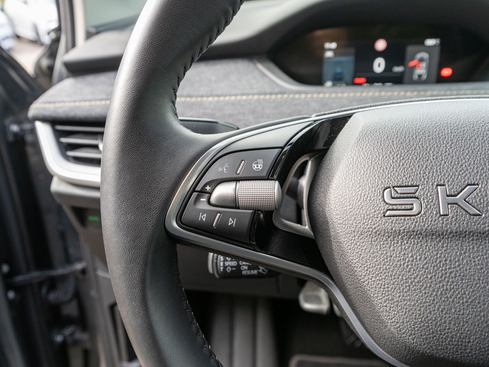 Fahrzeugabbildung SKODA Elroq Loft electric LED Navi WÄPU AHK RFK SHZ