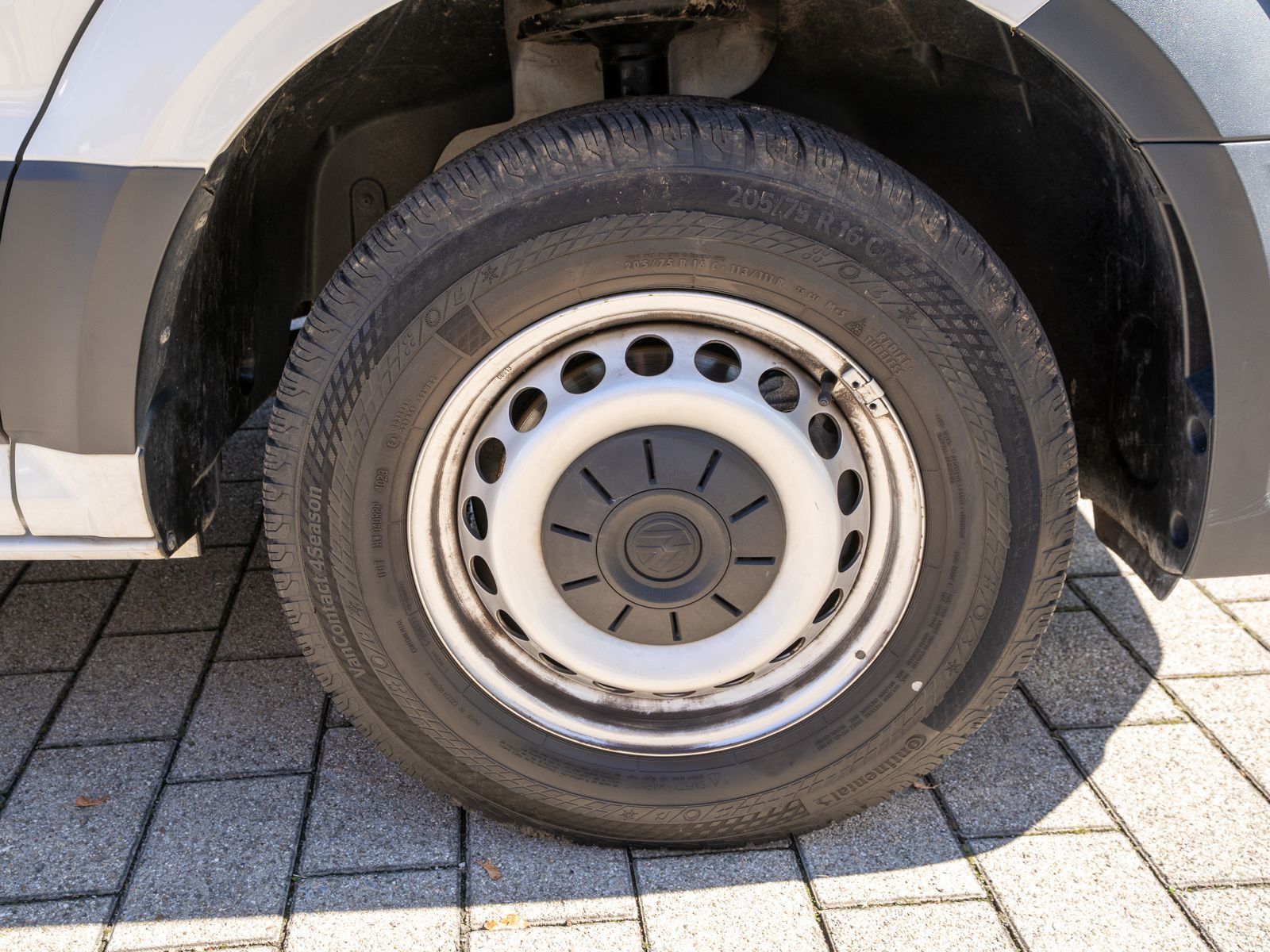 Fahrzeugabbildung Volkswagen Crafter 35 Kasten 2.0TDI DSG L3H2 KLIMA RFK AHK