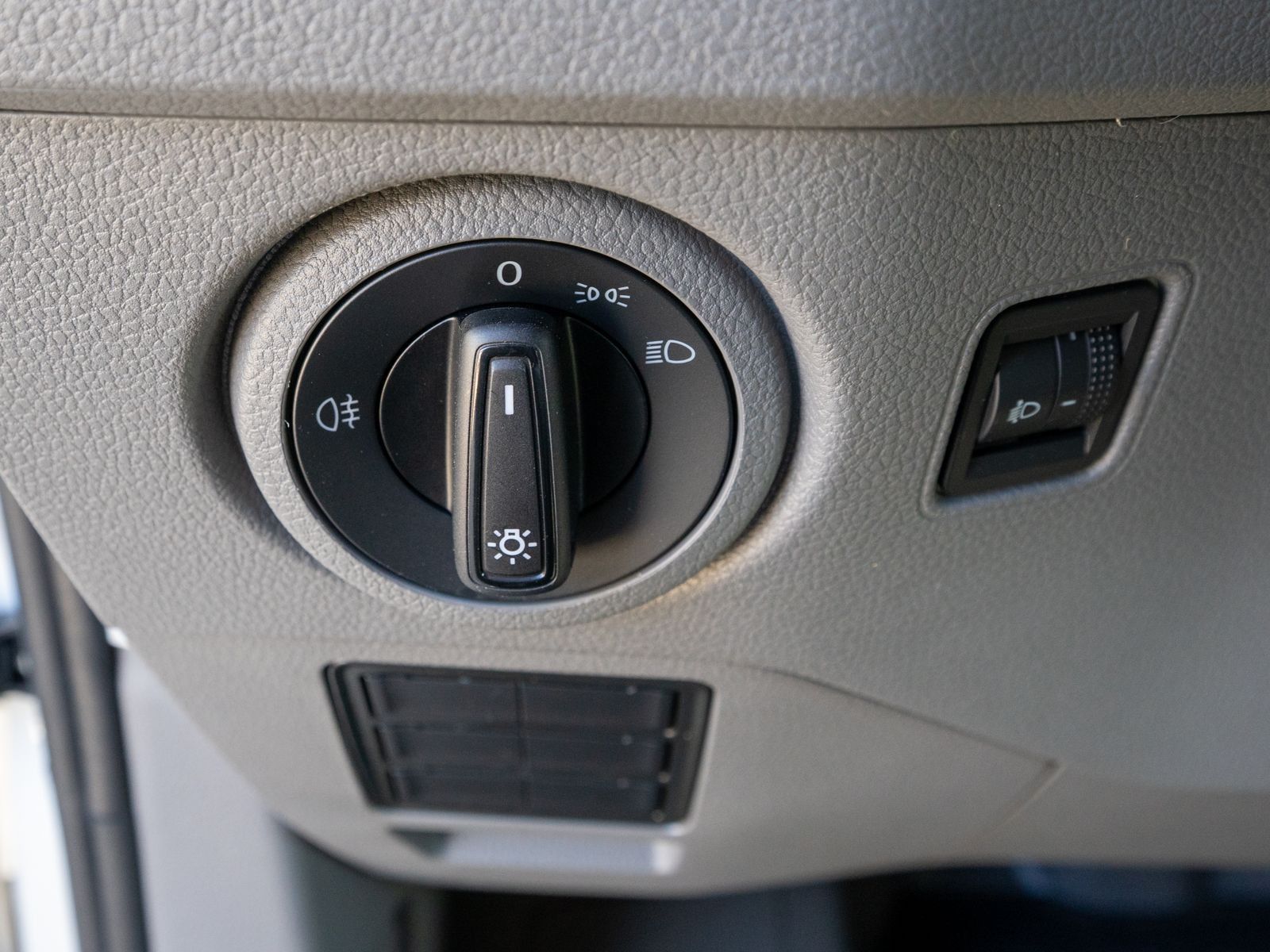 Fahrzeugabbildung Volkswagen Crafter 35 Kasten 2.0TDI DSG L3H2 KLIMA RFK AHK