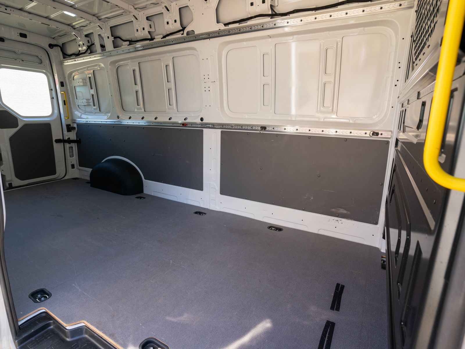 Fahrzeugabbildung Volkswagen Crafter 35 Kasten 2.0TDI DSG L3H2 KLIMA RFK AHK