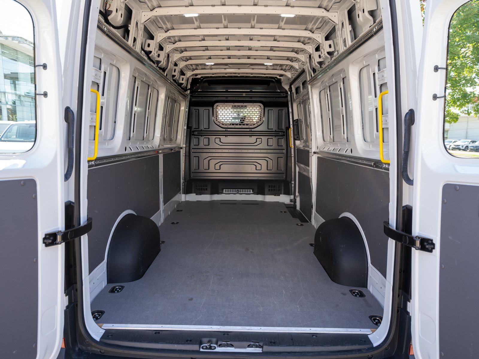 Fahrzeugabbildung Volkswagen Crafter 35 Kasten 2.0TDI DSG L3H2 KLIMA RFK AHK