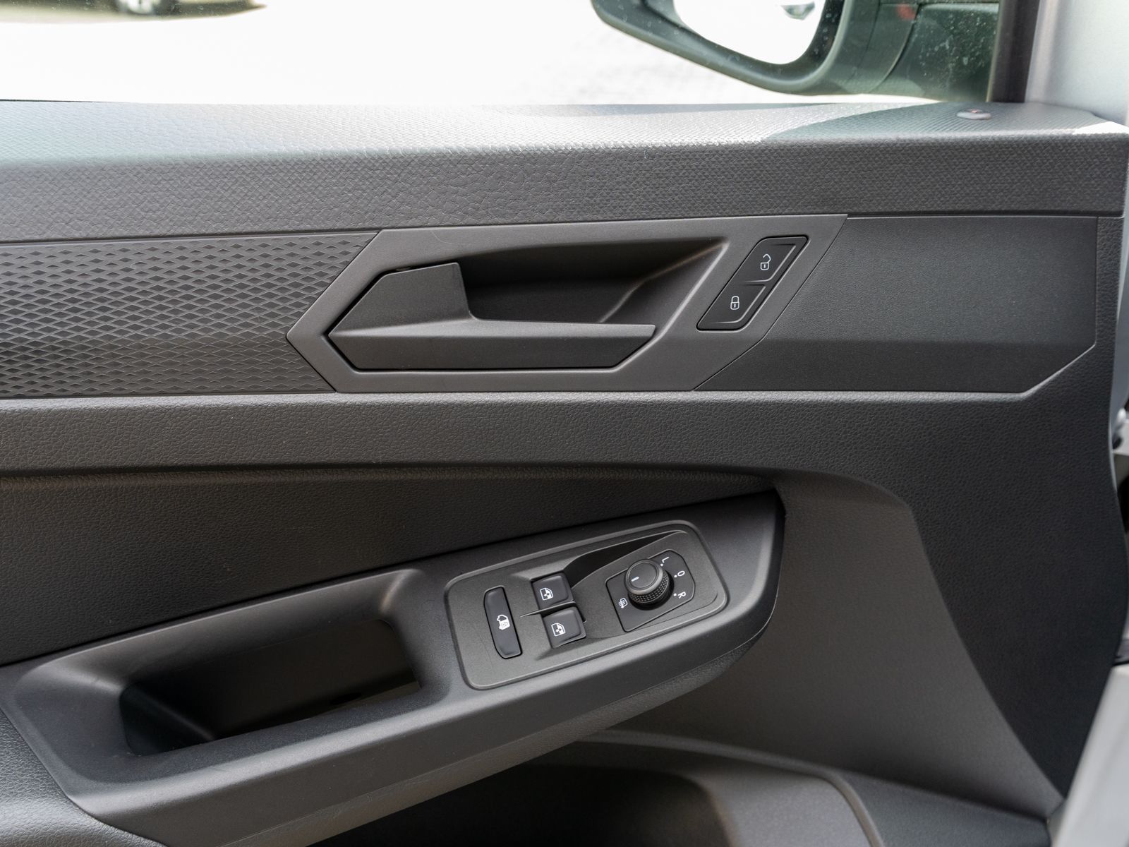Fahrzeugabbildung Volkswagen Caddy Cargo Maxi 1.5 TSI DSG Navi SHZ AHK PDC