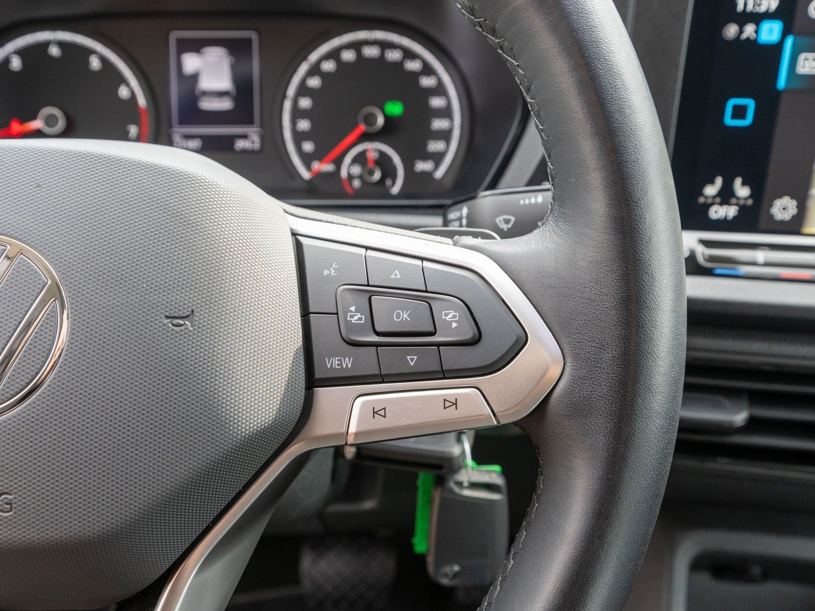 Fahrzeugabbildung Volkswagen Caddy Cargo Maxi 1.5 TSI DSG Navi SHZ AHK PDC