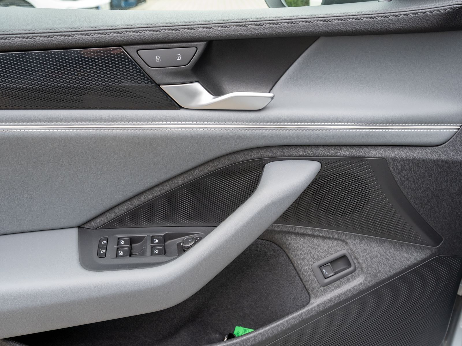 Fahrzeugabbildung Volkswagen Passat Variant 2.0 TDI DSG LED Navi AHK HUD SHZ