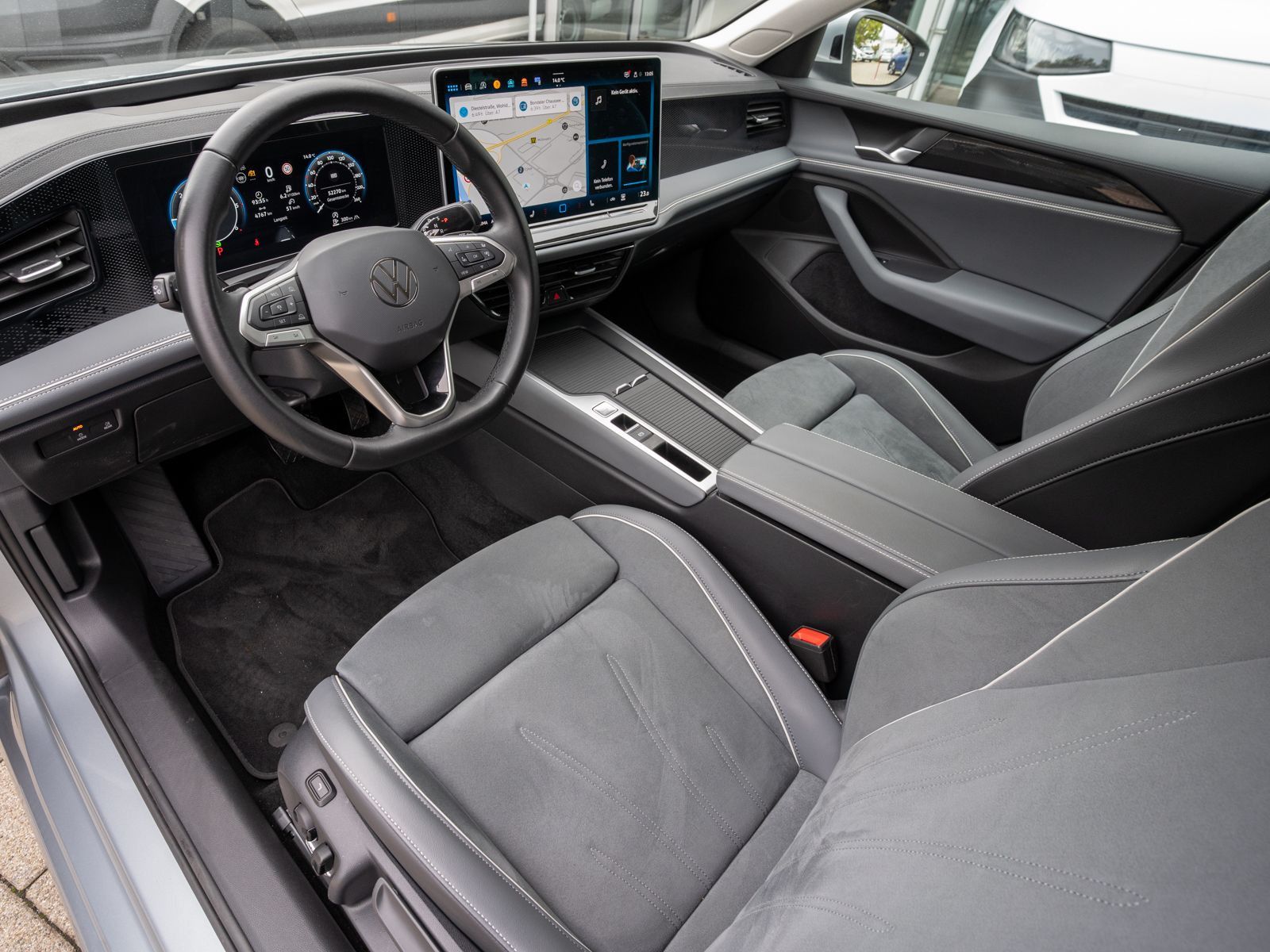 Fahrzeugabbildung Volkswagen Passat Variant 2.0 TDI DSG LED Navi AHK HUD SHZ