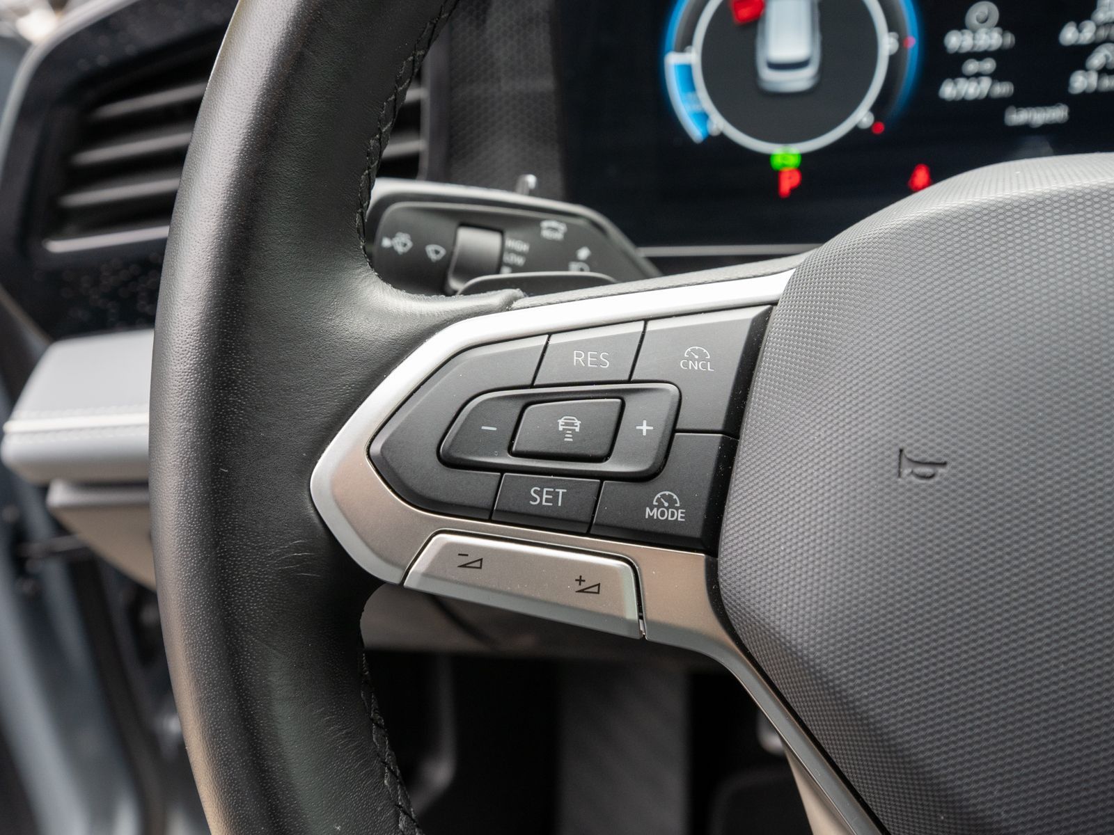 Fahrzeugabbildung Volkswagen Passat Variant 2.0 TDI DSG LED Navi AHK HUD SHZ