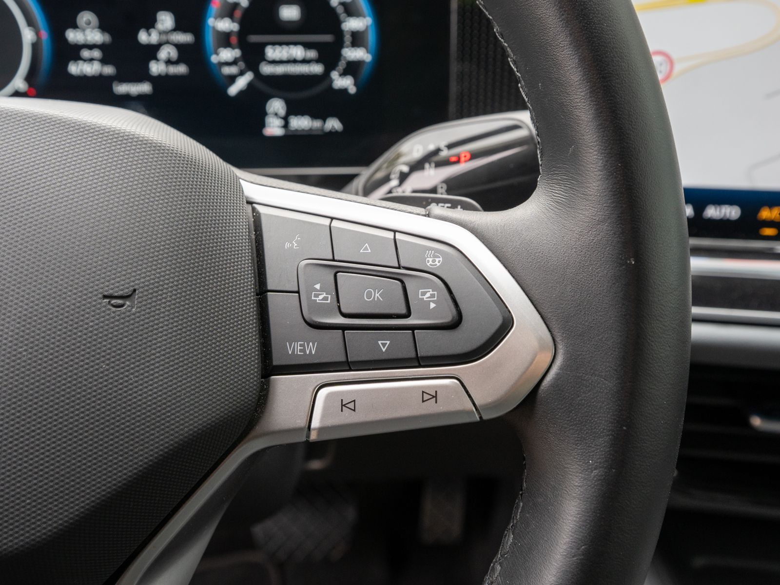 Fahrzeugabbildung Volkswagen Passat Variant 2.0 TDI DSG LED Navi AHK HUD SHZ
