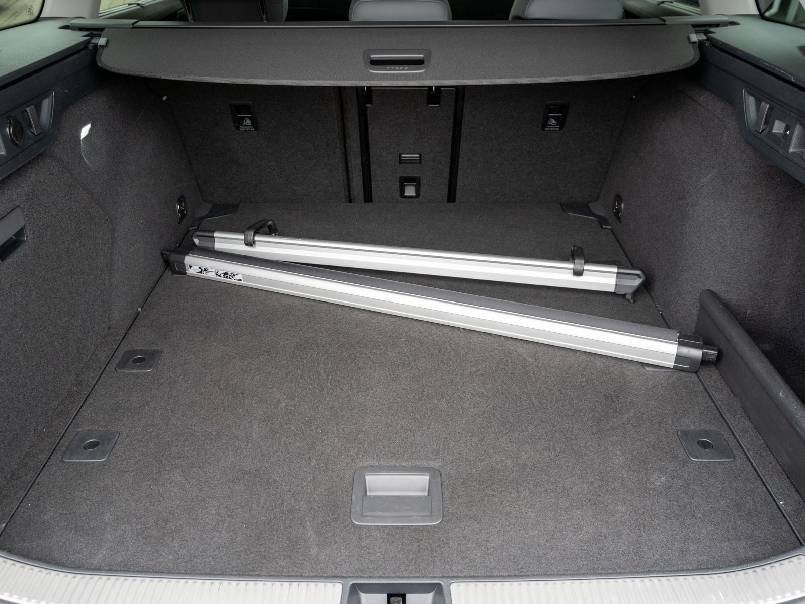 Fahrzeugabbildung Volkswagen Passat Variant 2.0 TDI DSG LED Navi AHK HUD SHZ