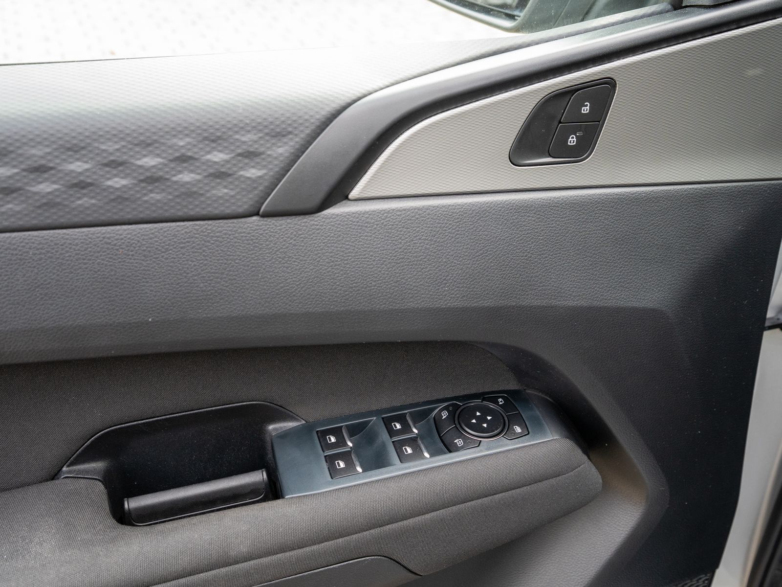 Fahrzeugabbildung Volkswagen Amarok Life DC 2.0 TDI LED Navi AHK SHZ RFK ACC