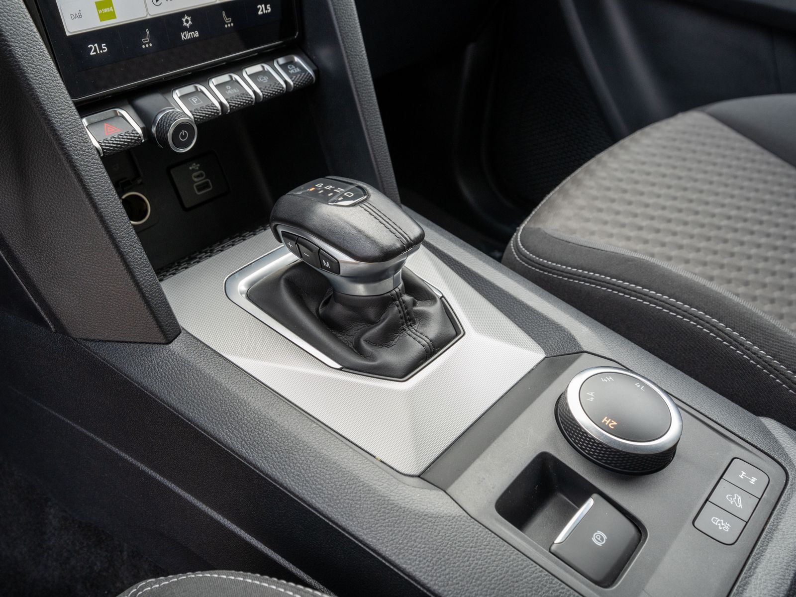 Fahrzeugabbildung Volkswagen Amarok Life DC 2.0 TDI LED Navi AHK SHZ RFK ACC
