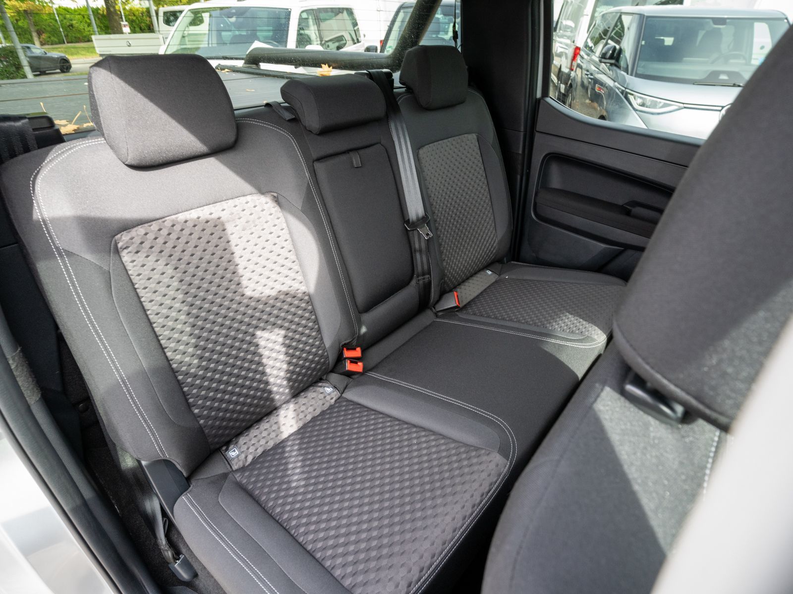 Fahrzeugabbildung Volkswagen Amarok Life DC 2.0 TDI LED Navi AHK SHZ RFK ACC