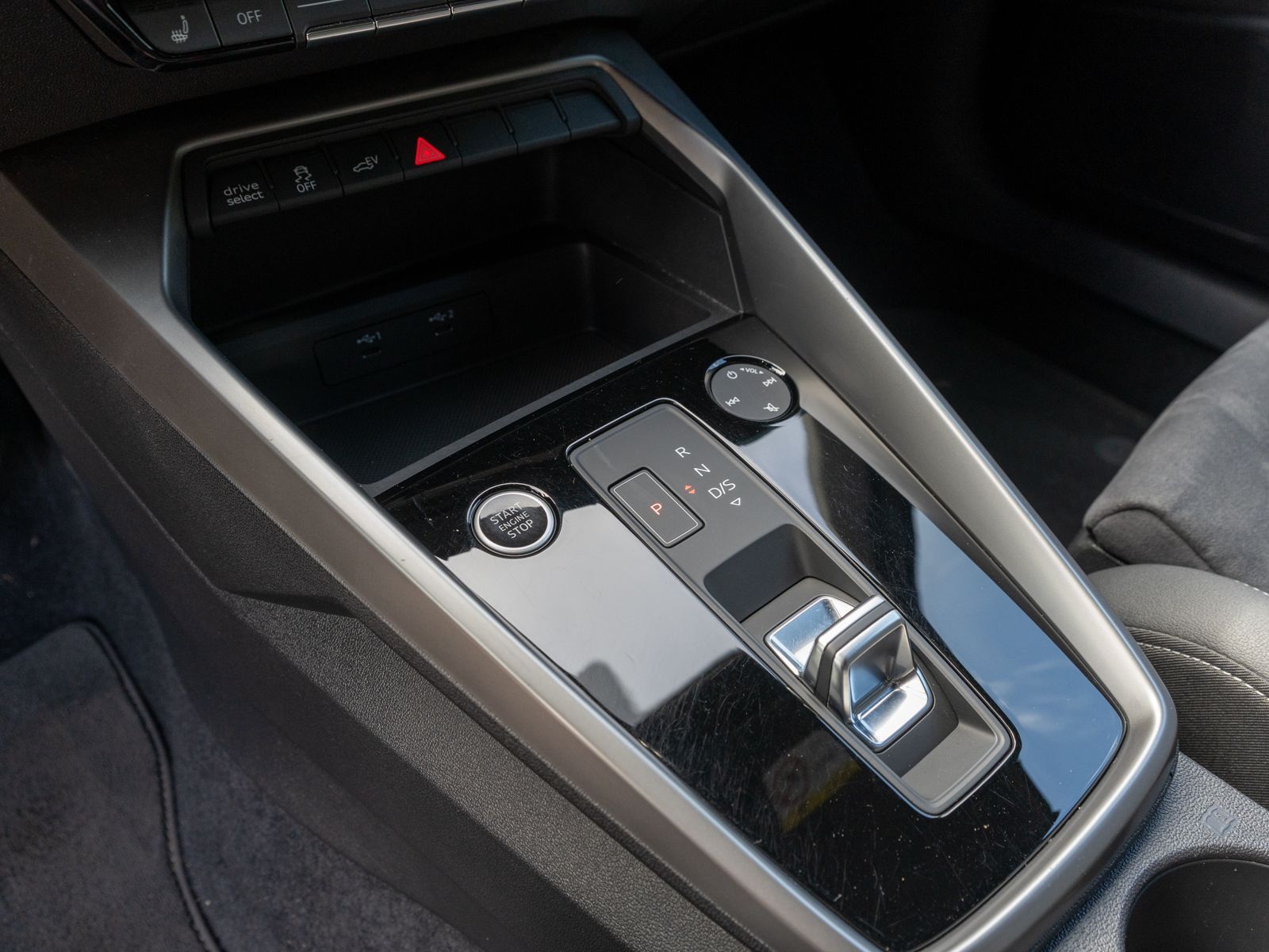 Fahrzeugabbildung Audi A3 Sportback S line 40TFSI e Stronic SHZ RFK AHK