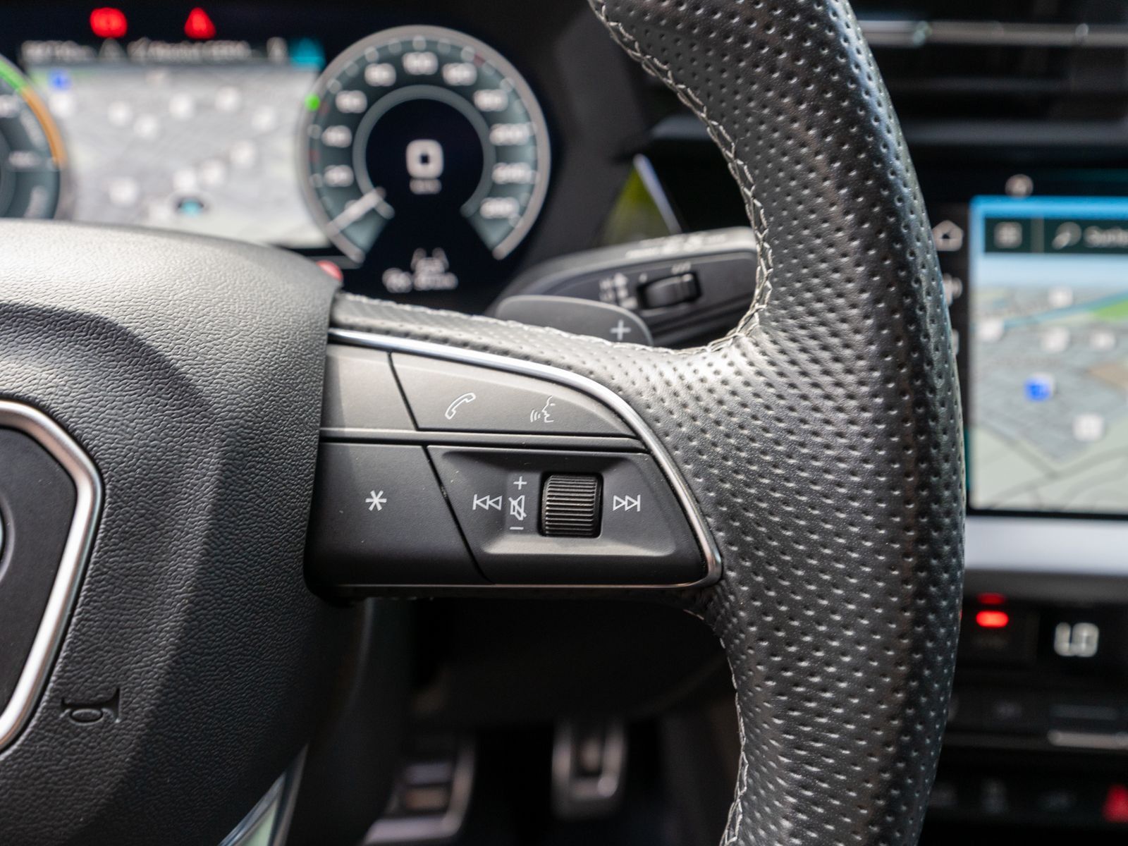 Fahrzeugabbildung Audi A3 Sportback S line 40TFSI e Stronic SHZ RFK AHK