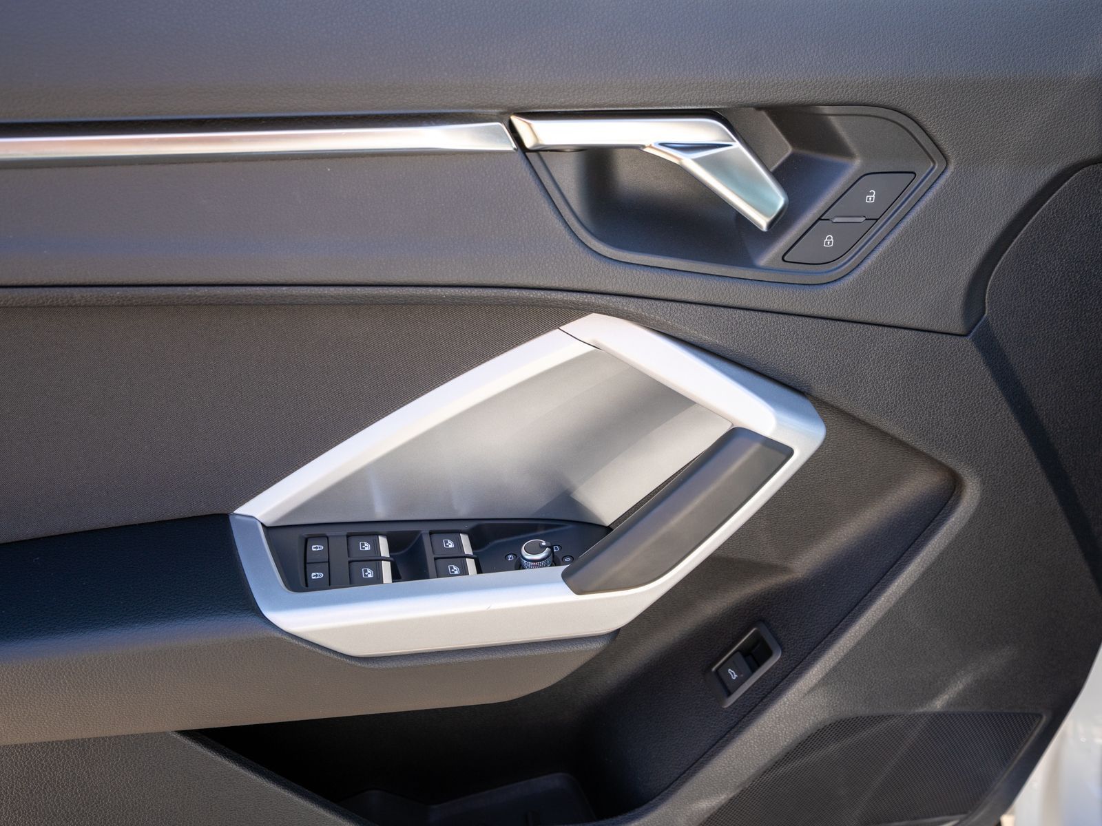 Fahrzeugabbildung Audi Q3 advanced 35TFSI S tronic LED NAVI SHZ RFK AHK