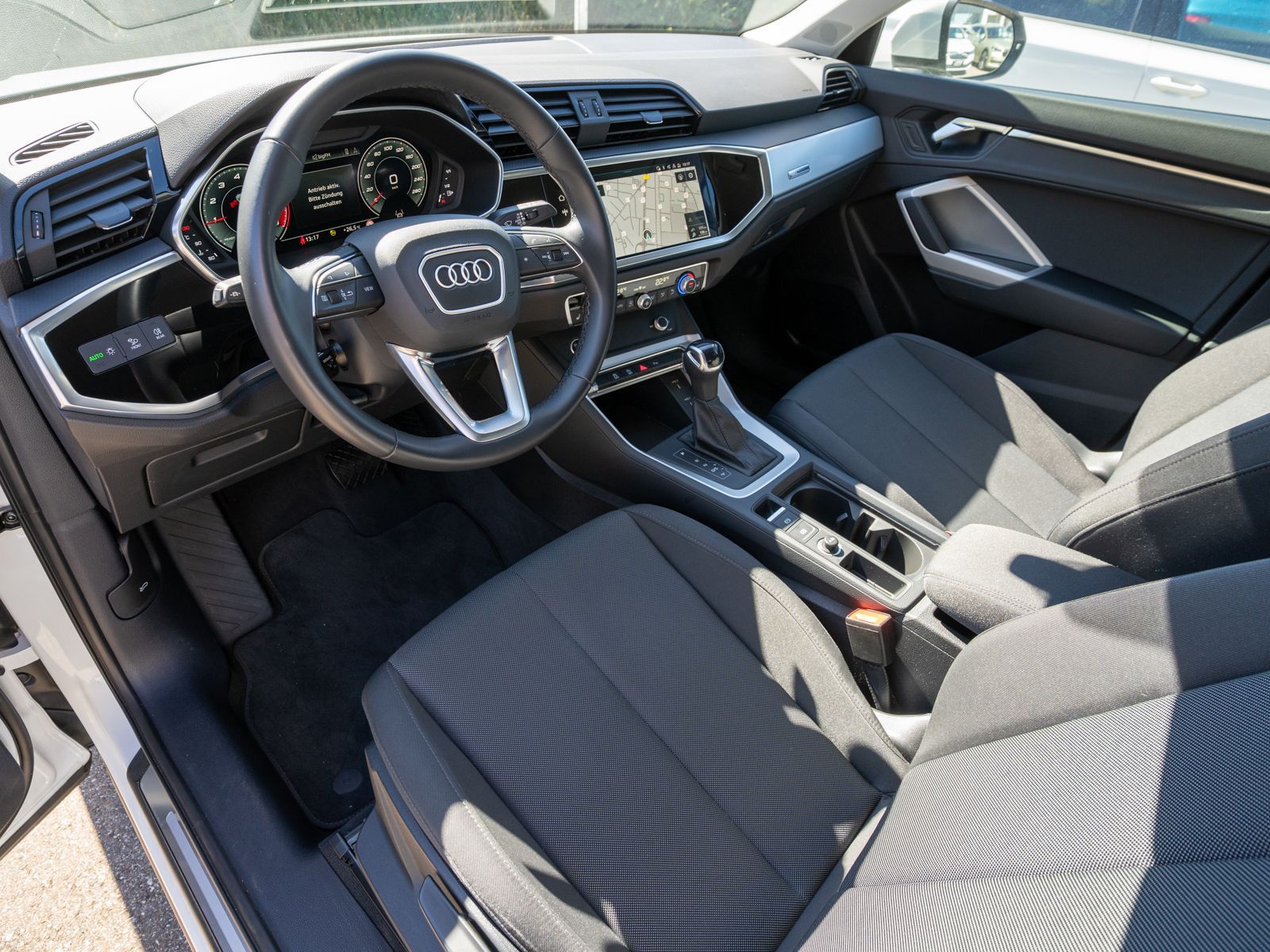 Fahrzeugabbildung Audi Q3 advanced 35TFSI S tronic LED NAVI SHZ RFK AHK