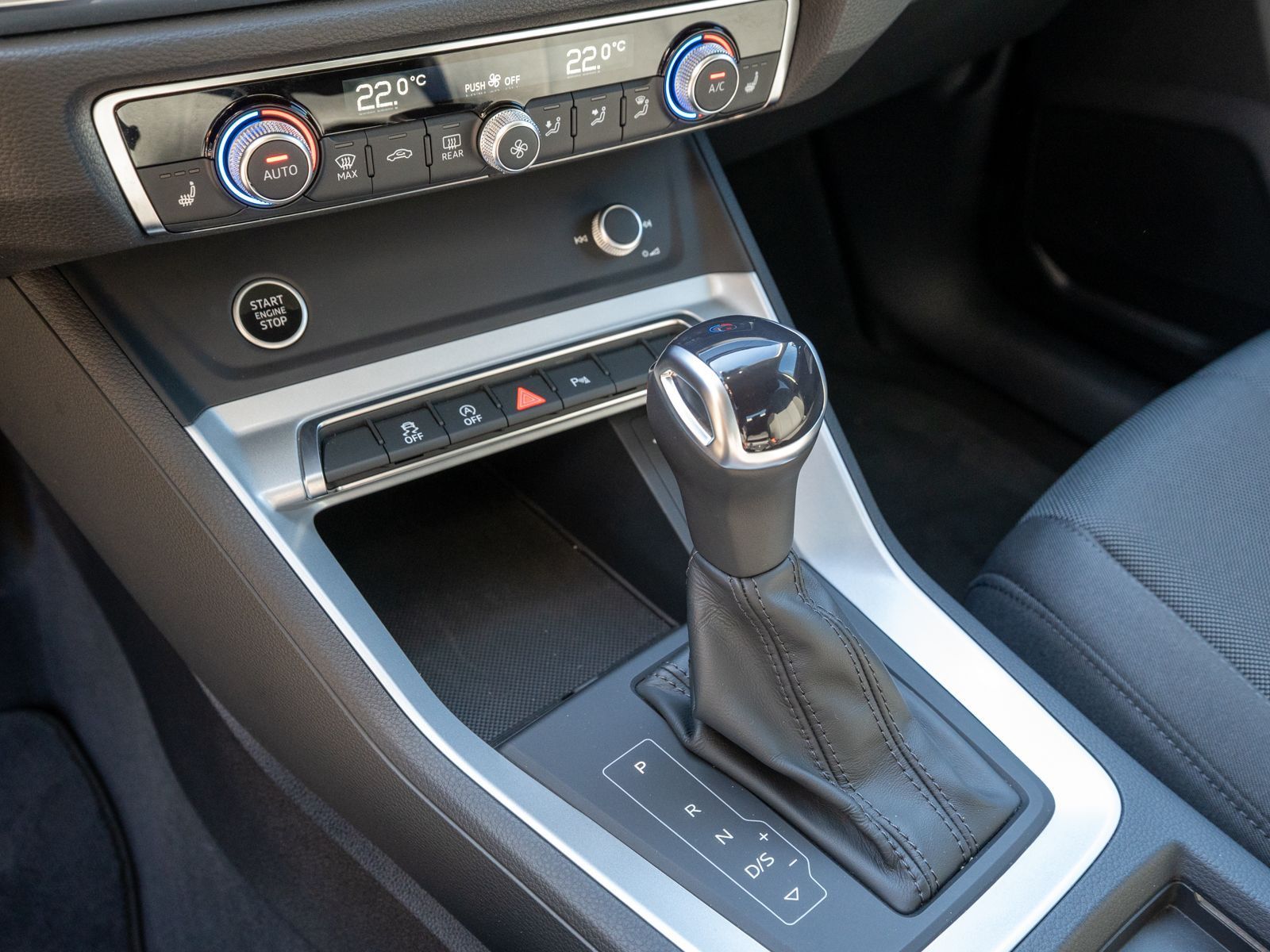 Fahrzeugabbildung Audi Q3 advanced 35TFSI S tronic LED NAVI SHZ RFK AHK