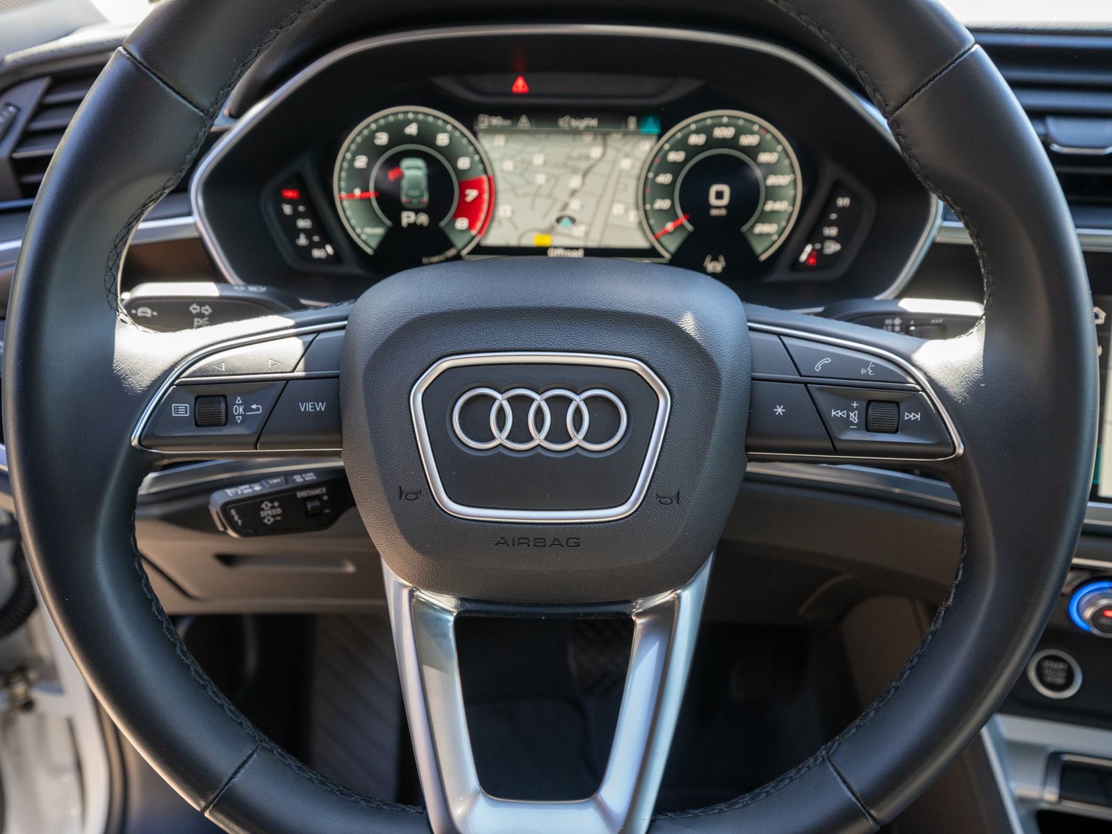 Fahrzeugabbildung Audi Q3 advanced 35TFSI S tronic LED NAVI SHZ RFK AHK