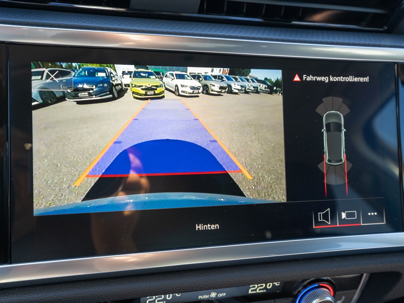 Fahrzeugabbildung Audi Q3 advanced 35TFSI S tronic LED NAVI SHZ RFK AHK