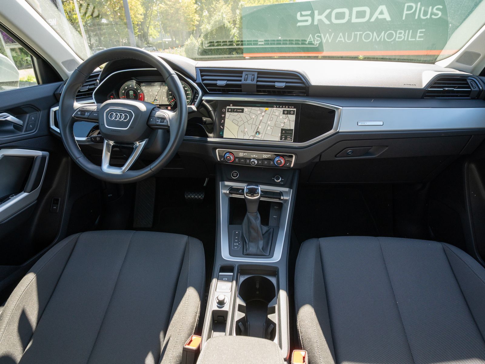 Fahrzeugabbildung Audi Q3 advanced 35TFSI S tronic LED NAVI SHZ RFK AHK