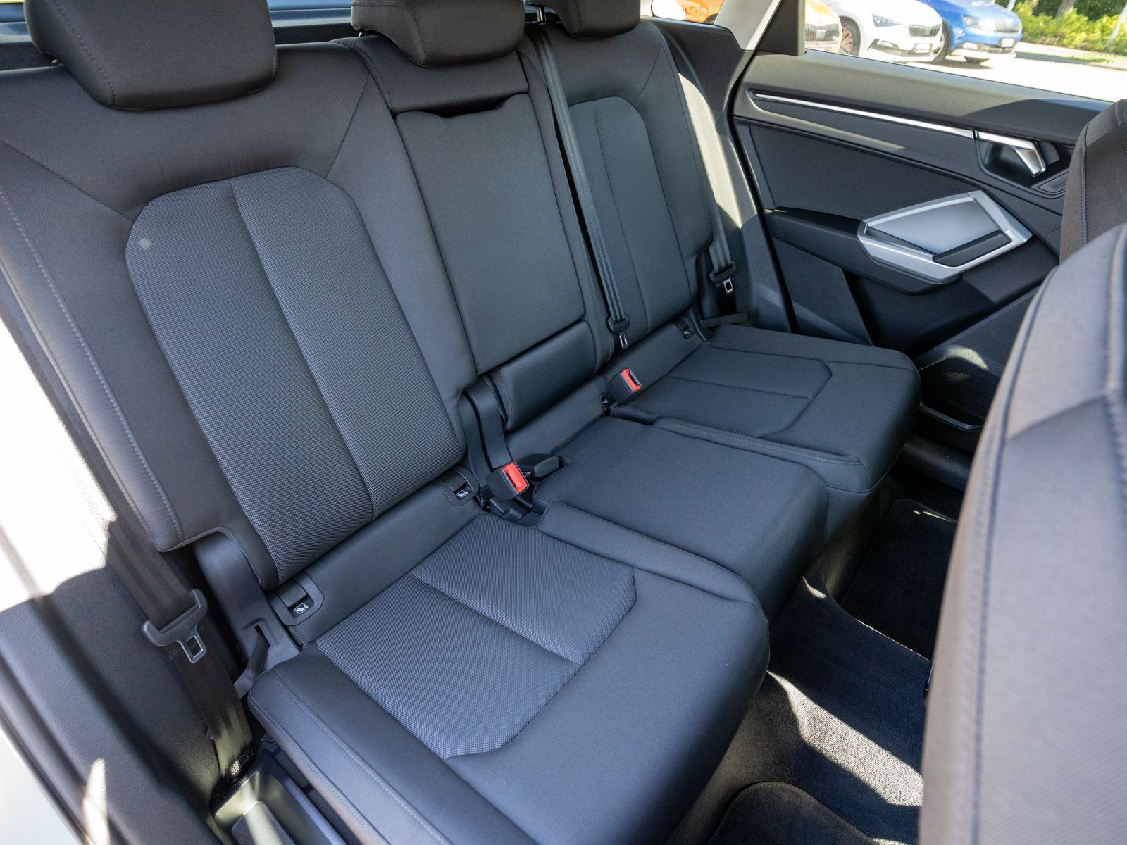 Fahrzeugabbildung Audi Q3 advanced 35TFSI S tronic LED NAVI SHZ RFK AHK