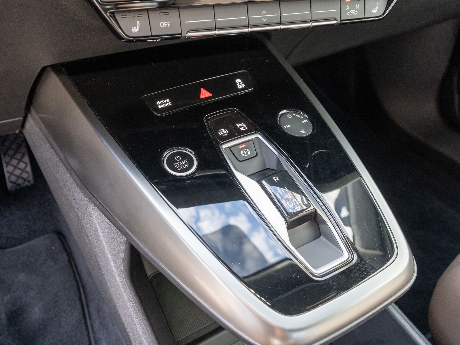 Fahrzeugabbildung Audi Q4 Sportback 50 e-tron quattro S Line NAV MATRIX