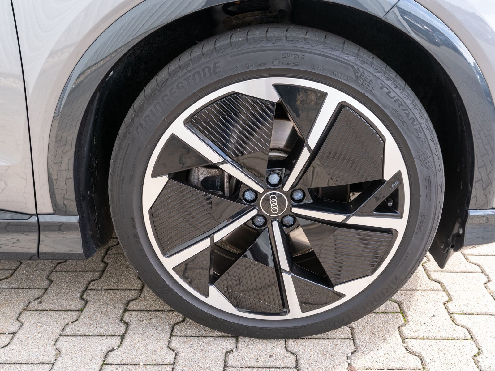 Fahrzeugabbildung Audi Q4 Sportback 50 e-tron quattro S Line NAV MATRIX