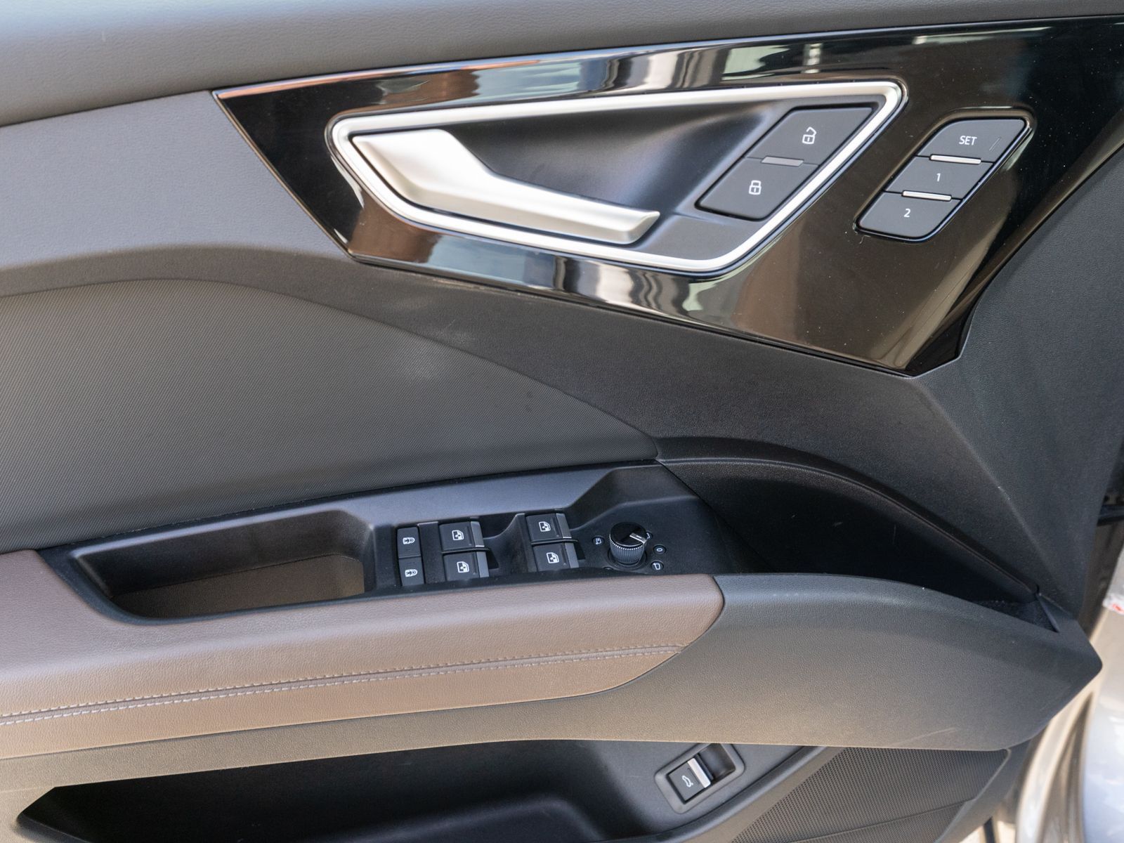 Fahrzeugabbildung Audi Q4 Sportback 50 e-tron quattro S Line NAV MATRIX