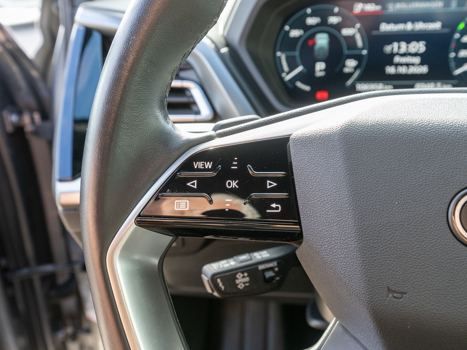 Fahrzeugabbildung Audi Q4 Sportback 50 e-tron quattro S Line NAV MATRIX