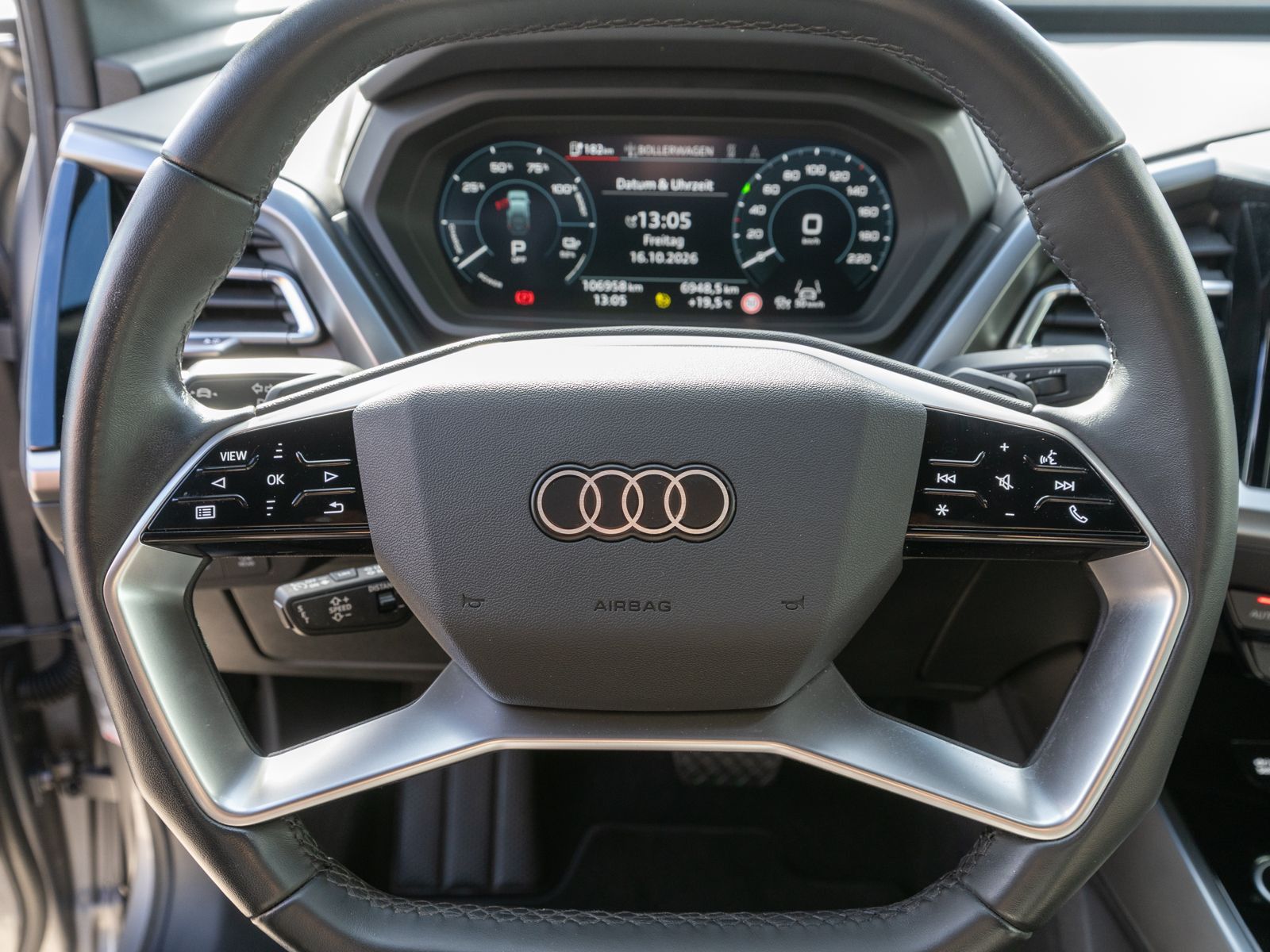 Fahrzeugabbildung Audi Q4 Sportback 50 e-tron quattro S Line NAV MATRIX