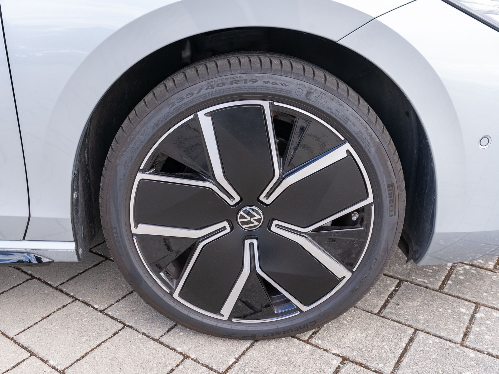 Fahrzeugabbildung Volkswagen Passat Variant R-Line 1.5 TSI eHybrid DSG PANO